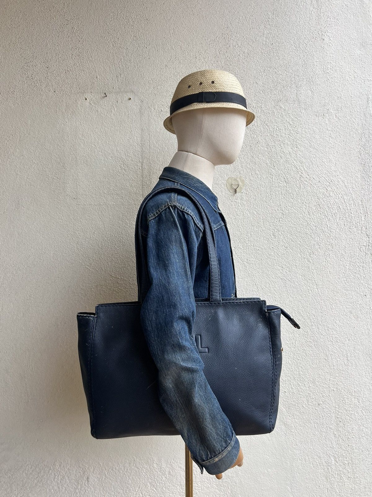 Leather VTG 80s 90s YSL Distress Patina Scratches Leather Tote Bag Size ONE SIZE - 3 Thumbnail