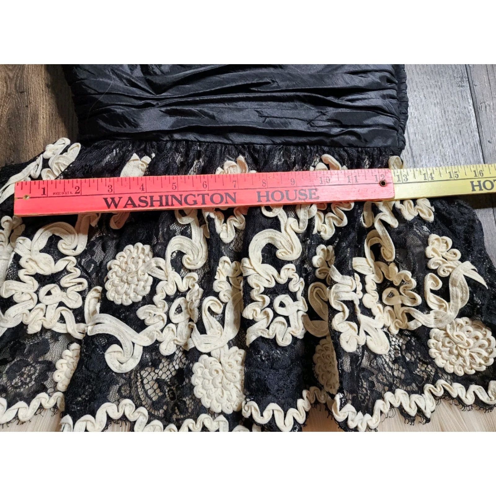 Betsey Johnson VINTAGE Betsey Johnson Lace Dress 4 Ivory Party Fit & Flare Sleeveless Y2K Womens Size S / US 4 / IT 40 - 4 Thumbnail