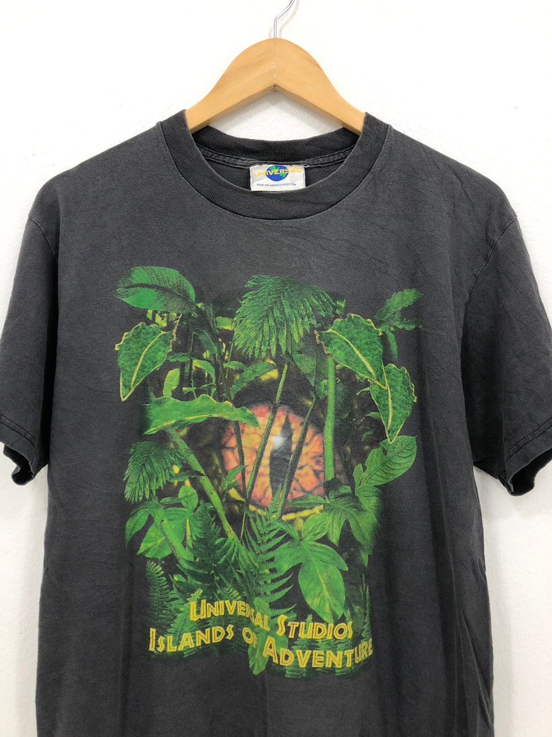 Universal Studios × Vintage Vintage 00's Jurassic Park The Ride shirt BN Size US M / EU 48-50 / 2 - 1 Thumbnail