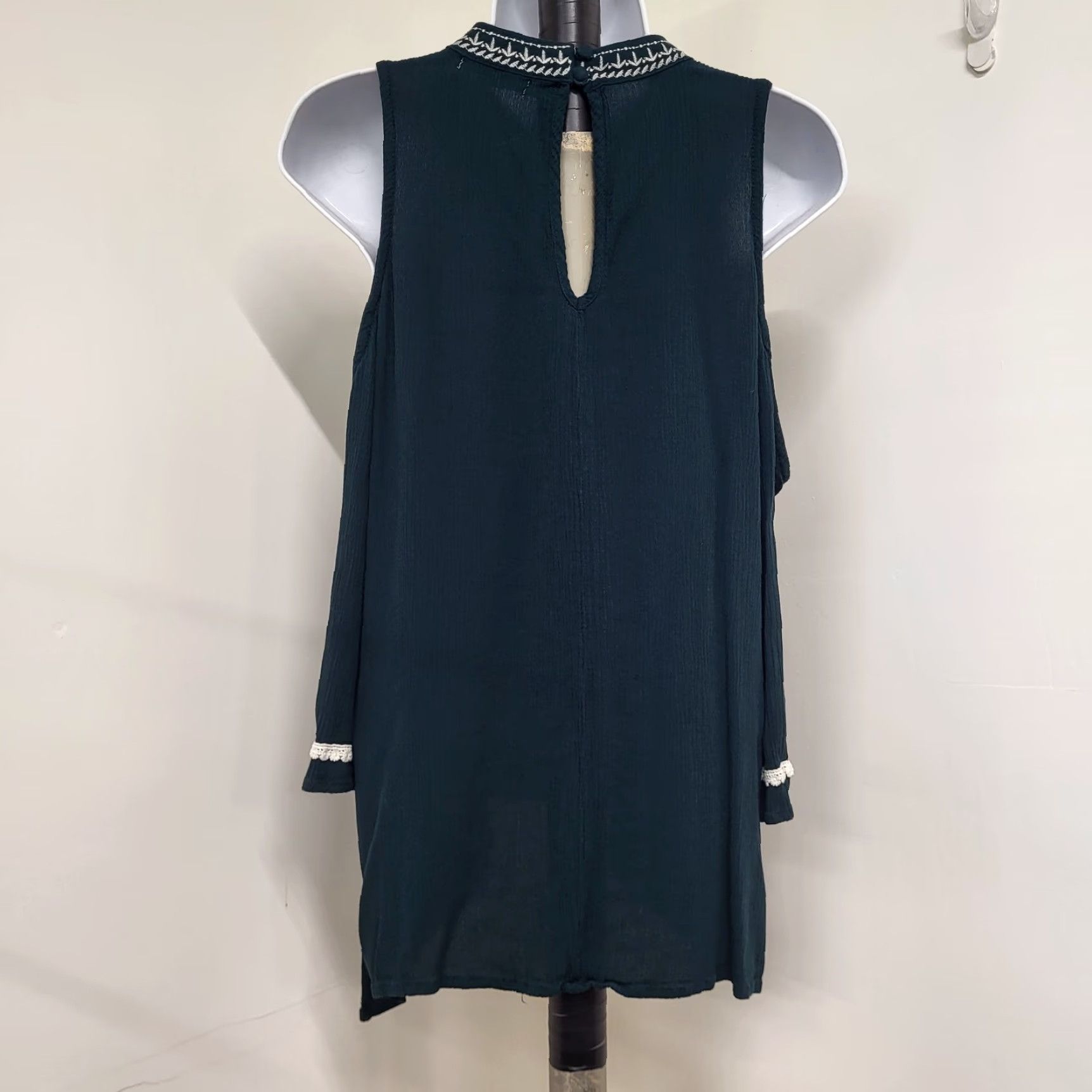 Vintage Maurices Blouse Women's Size M Green Cold Shoulder Embroidered Gauzy Rayon Top Size M / US 6-8 / IT 42-44 - 3 Thumbnail