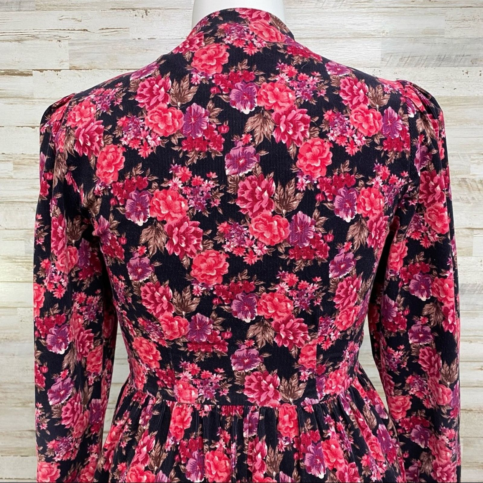 Laura Ashley Laura Ashley Vintage Corduroy Floral Dress Sz 10 Velvet Midi Size L / US 10 / IT 46 - 11 Thumbnail