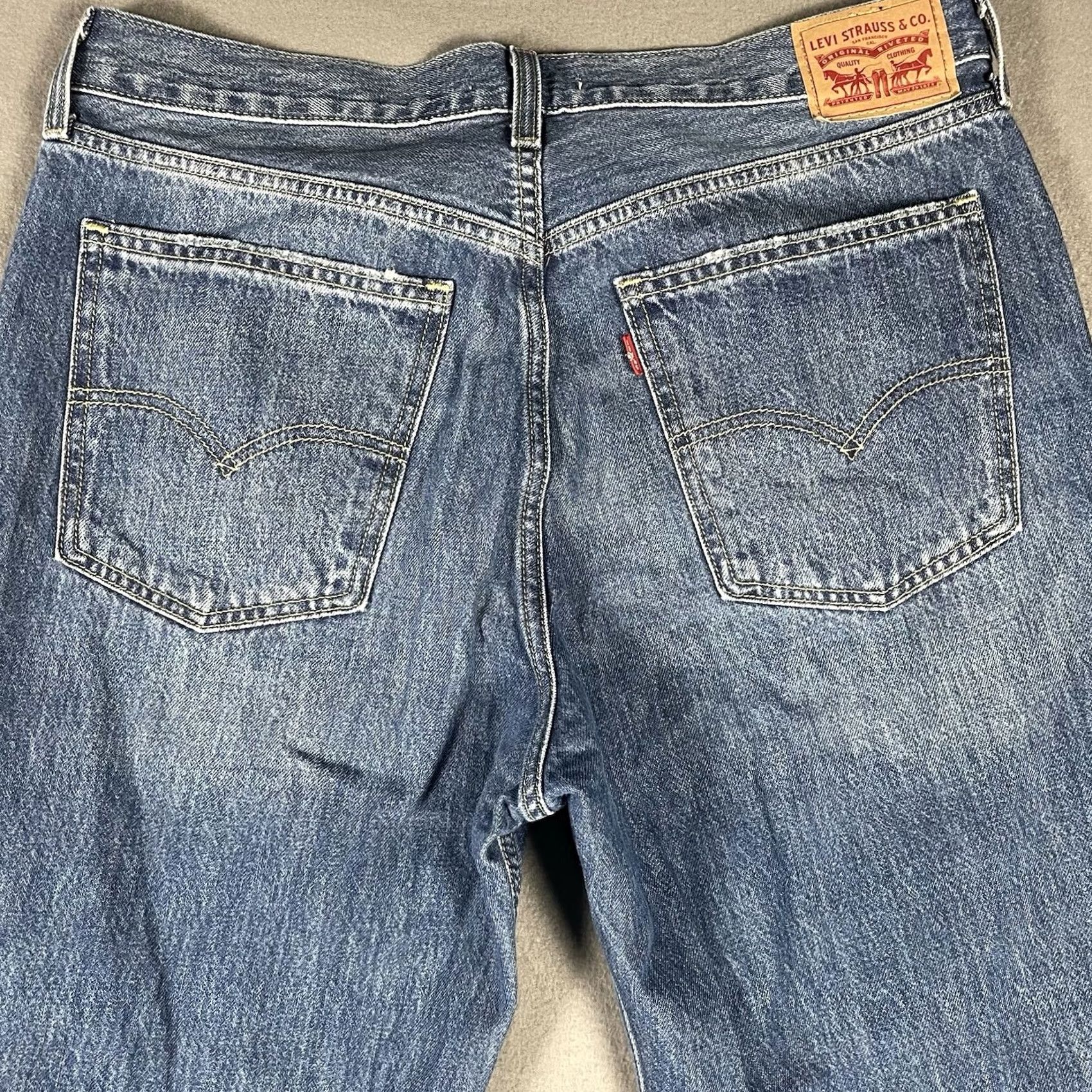 Denime VINTAGE Levis Low Pro Jeans Womens 31x31 Relaxed Straight Leg Blue Denim Distressed Pants 5-Pocket Womens Men? Size 24" / US 00 / IT 34 - 4 Thumbnail