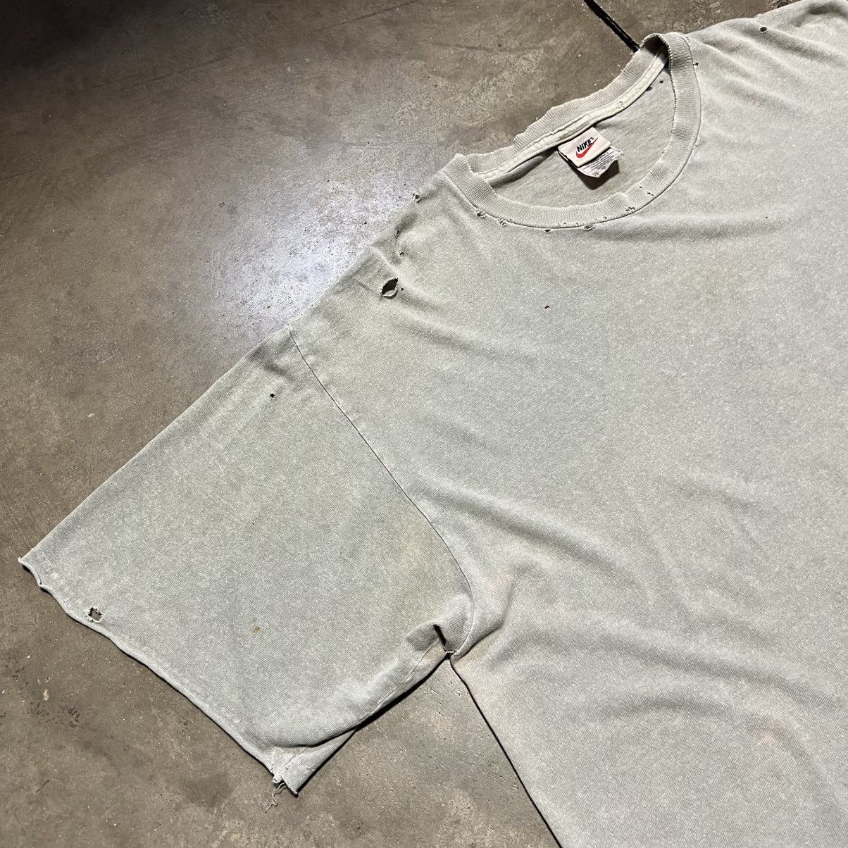 Nike Vintage Nike Logo T shirt Faded Distressed Thrashed 90s USA Size US M / EU 48-50 / 2 - 3 Thumbnail