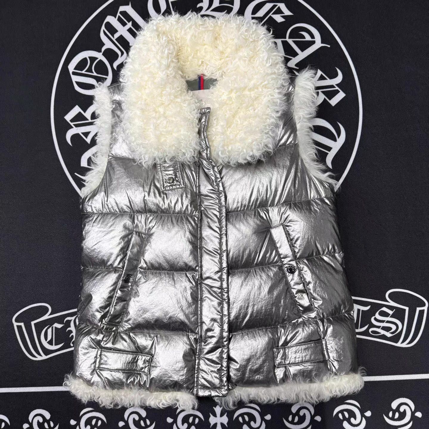 Moncler Silver Puffer Vest with Faux Fur Collar Size US L / EU 52-54 / 3 - 1 Thumbnail