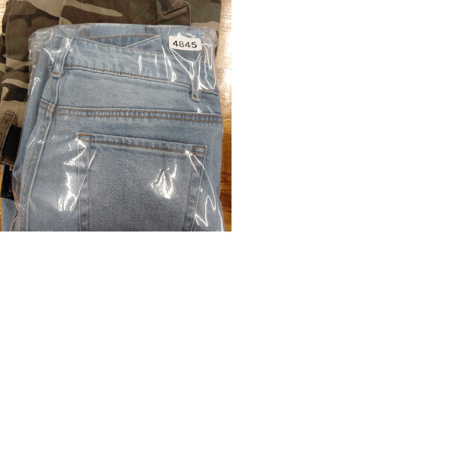 Vintage Tinseltown Jeans Women’s Size 7 Blue Hi-Rise The Mom Med Wash Denim Distressed Raw Hem Regular Fit Womens Size 28" / US 6 / IT 42 - 9 Thumbnail