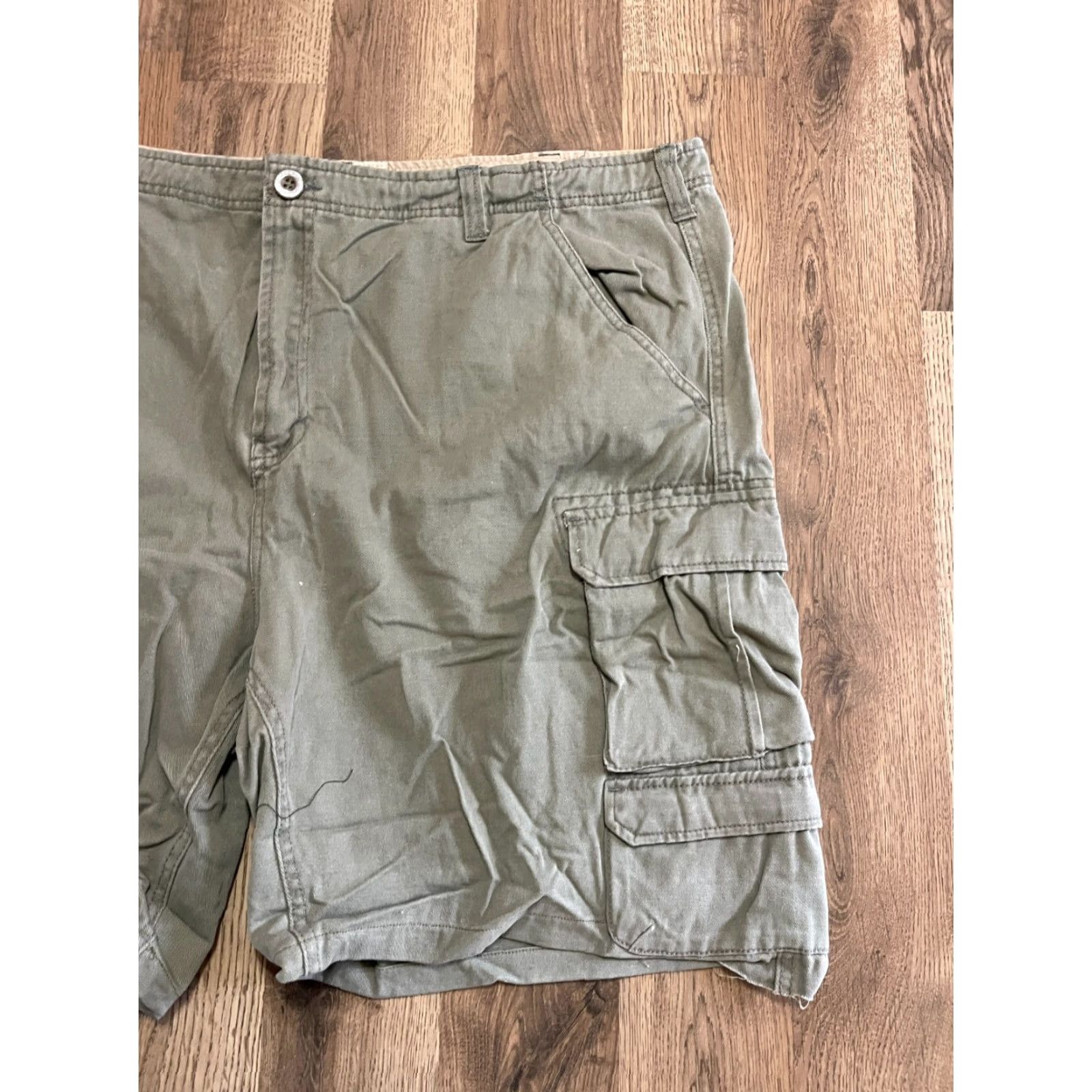 MILLY Old Mill Men’s Cargo Shorts, 42, Green, Relaxed Fit, Multi Pockets, Cargo Short, Vintage? No. Size US 42 / EU 58 - 3 Thumbnail