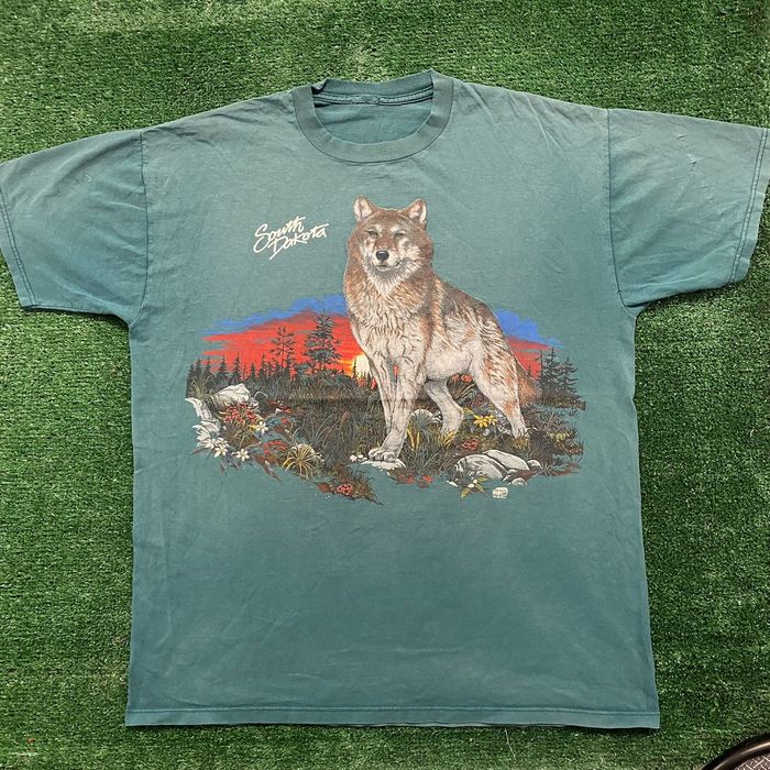 Vintage Vintage 90s Wolf South Dakota Nature Sun Faded Essential Tee ...