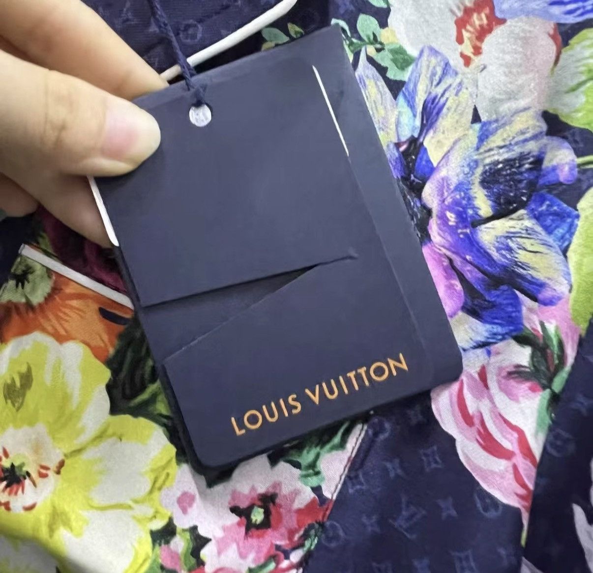 Louis Vuitton Louis Vuitton Floral Silk Logo Shirt J41 Size US XXS / EU 40 - 6 Thumbnail