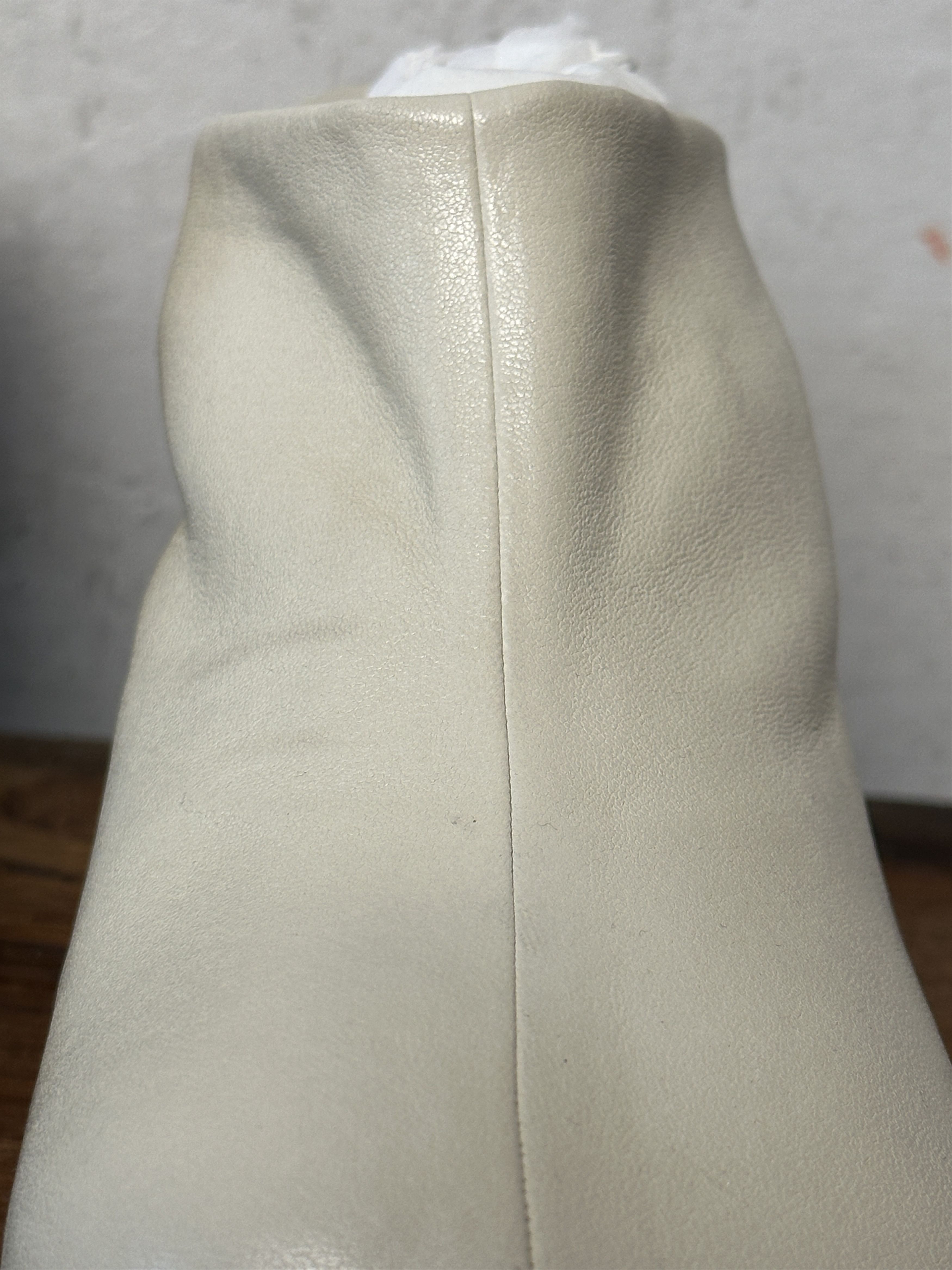 Bottega Veneta Bottega Veneta The Bold Ladies White Mules Size US 9 / IT 39 - 9 Thumbnail