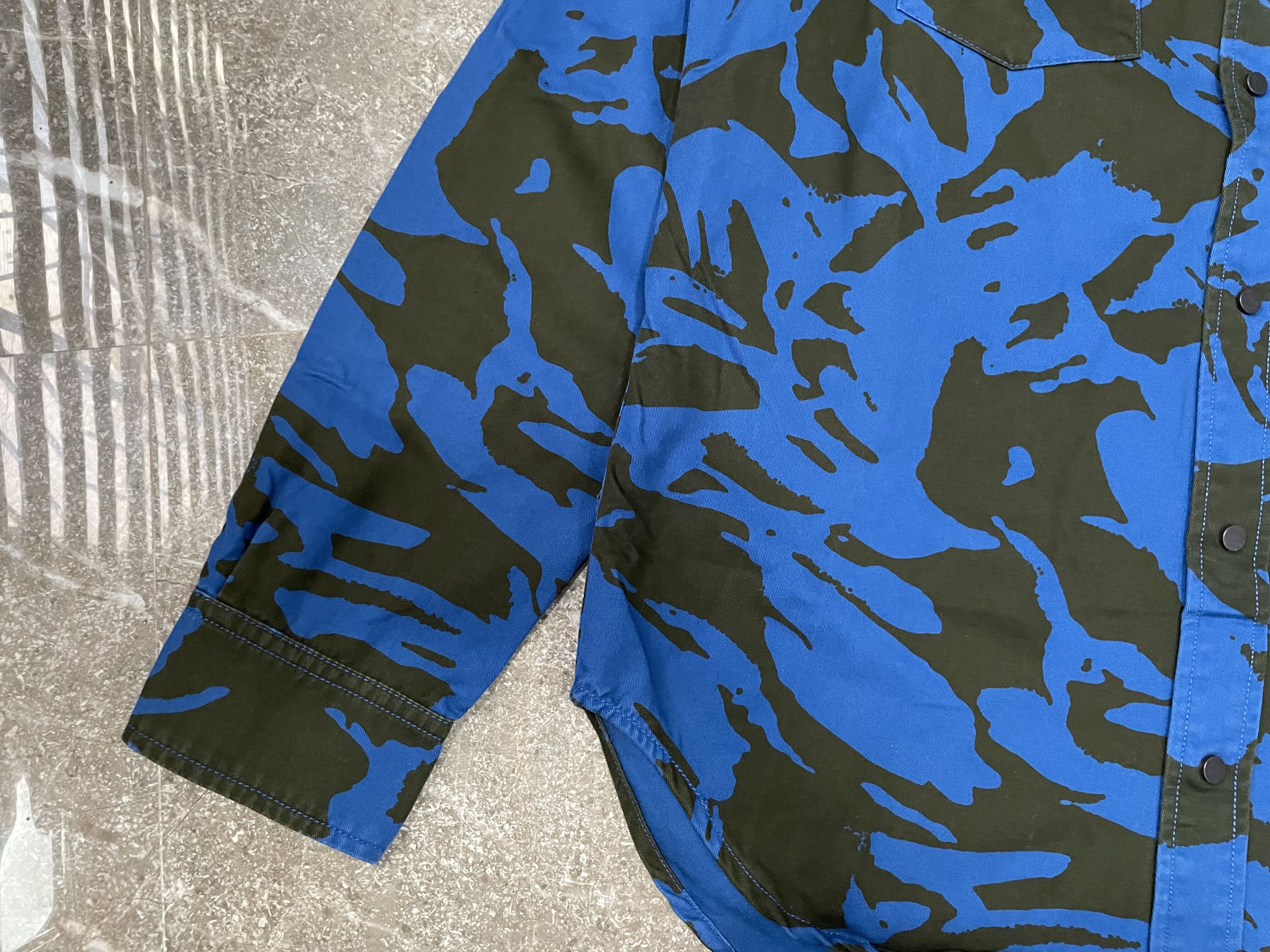 Marc by Marc Jacobs Marc By Marc Jacobs Camo Button Up Size US M / EU 48-50 / 2 - 4 Thumbnail