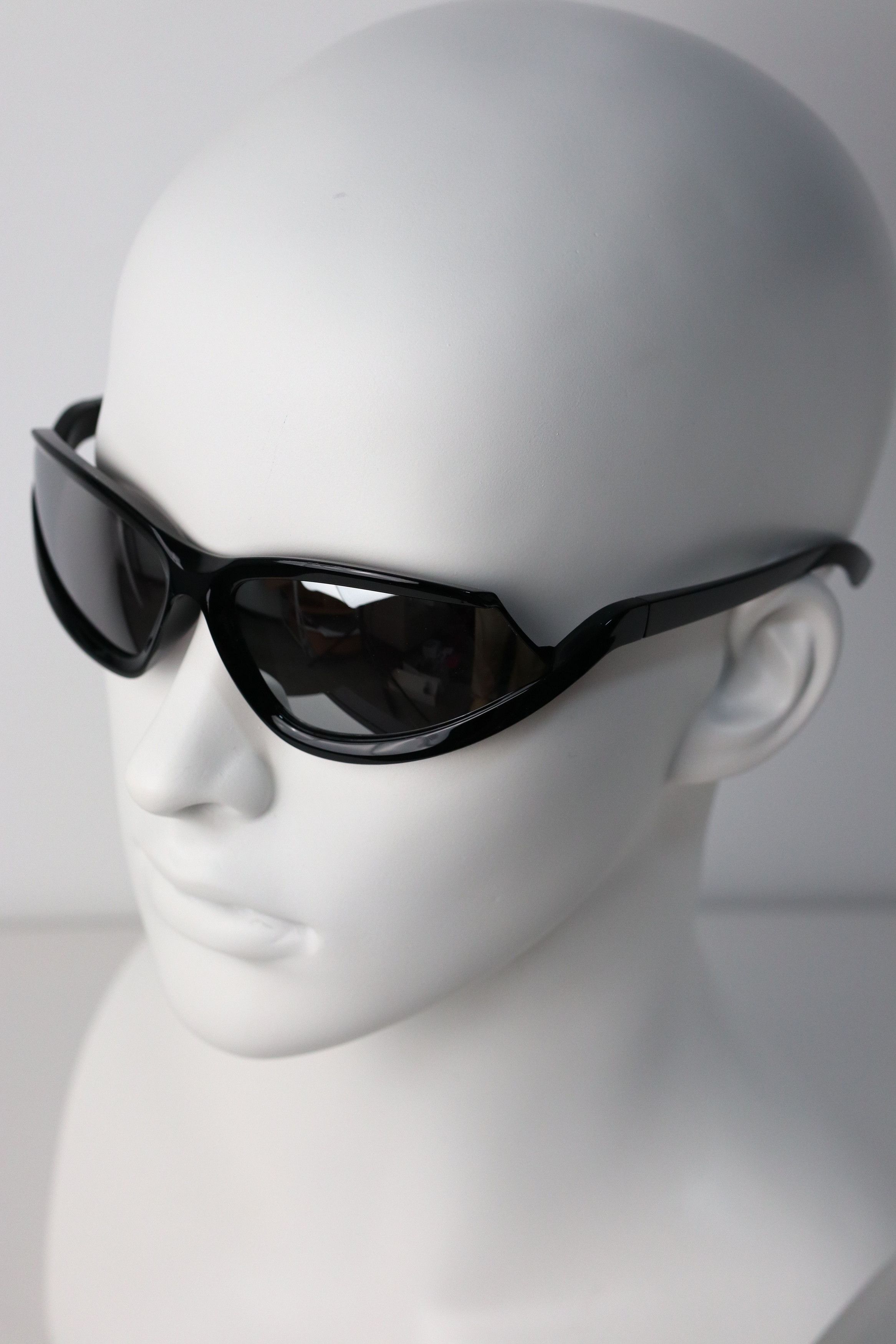 Japanese Brand Y2k Avant Garde Futuristic Black Sunglasses Unisex OS Size ONE SIZE - 5 Thumbnail