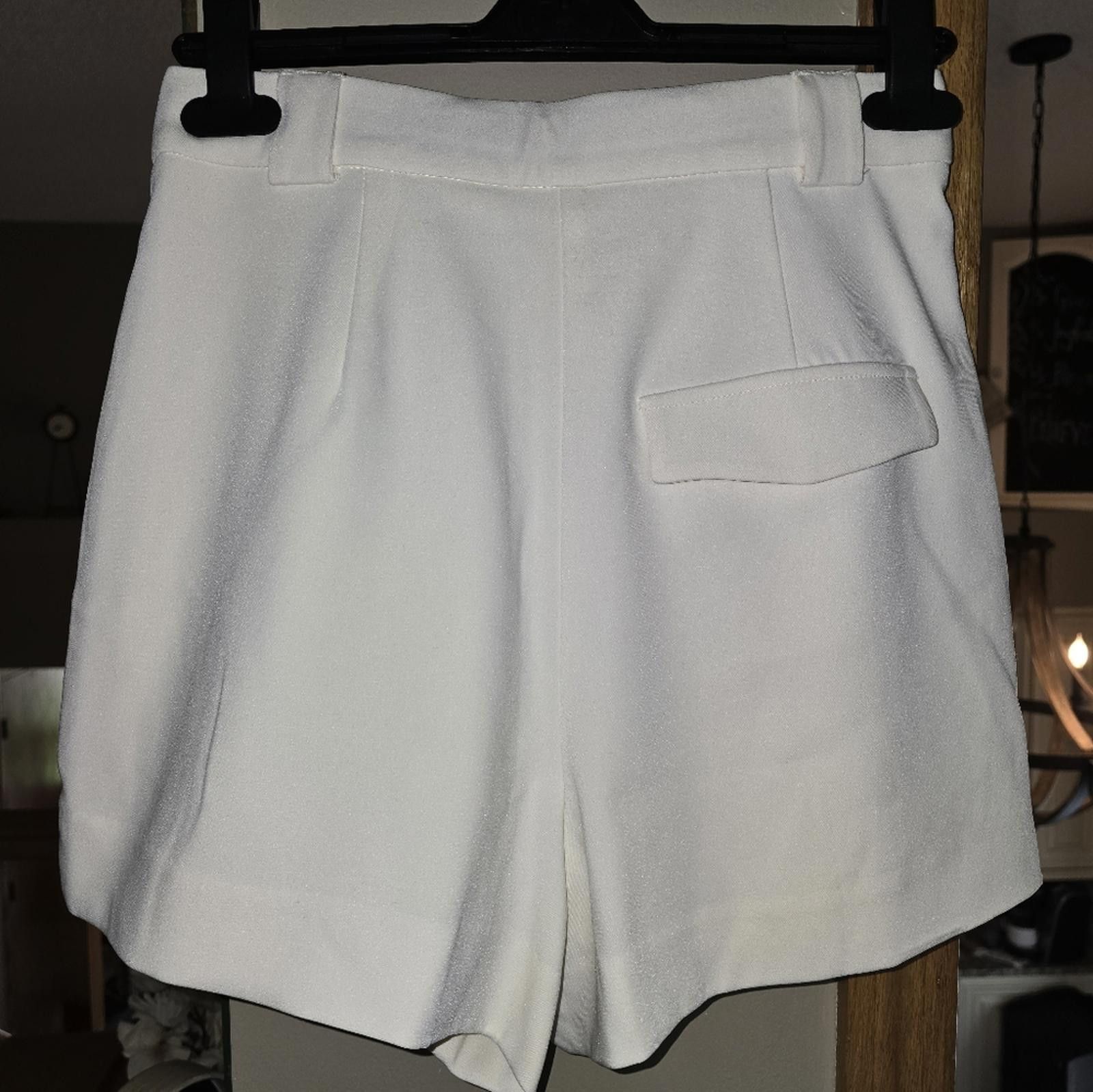 Designer Sigourney Suiting Shorts - Ivory Size 28" / US 6 / IT 42 - 2 Thumbnail