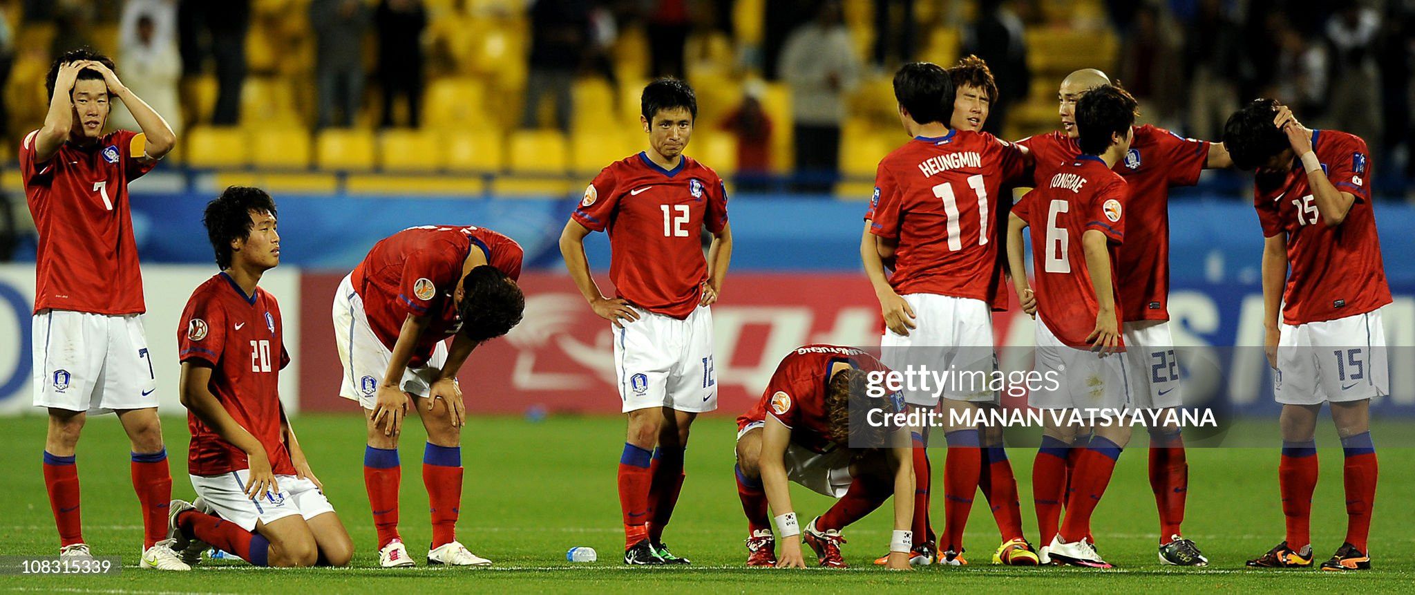Nike South Korea 2011 home kit Size US L / EU 52-54 / 3 - 8 Thumbnail
