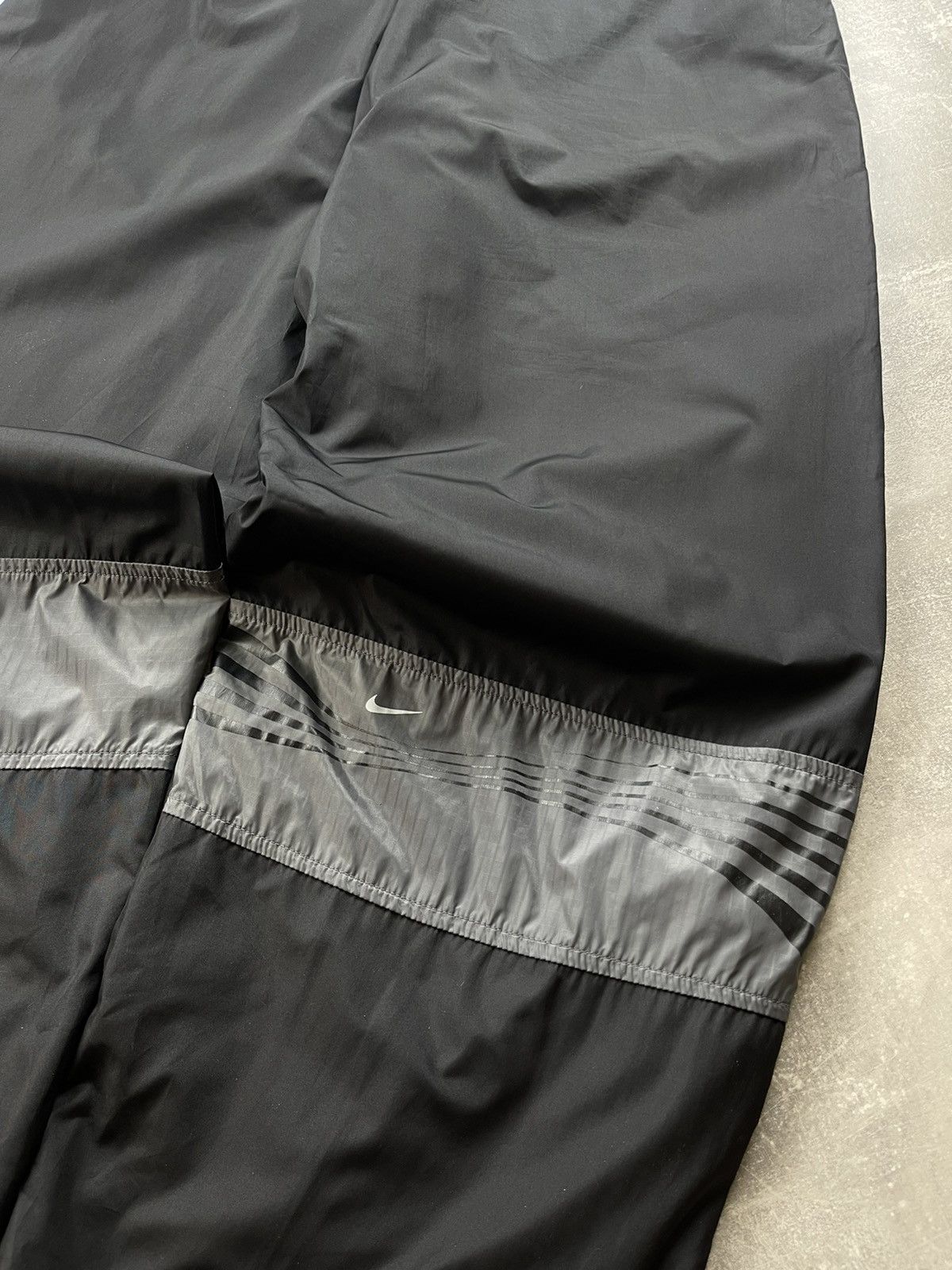 Nike × Vintage Vintage Nike Logo Zip-Off Pants Black Tech Outdoor Nylon Size US 34 / EU 50 - 9 Thumbnail