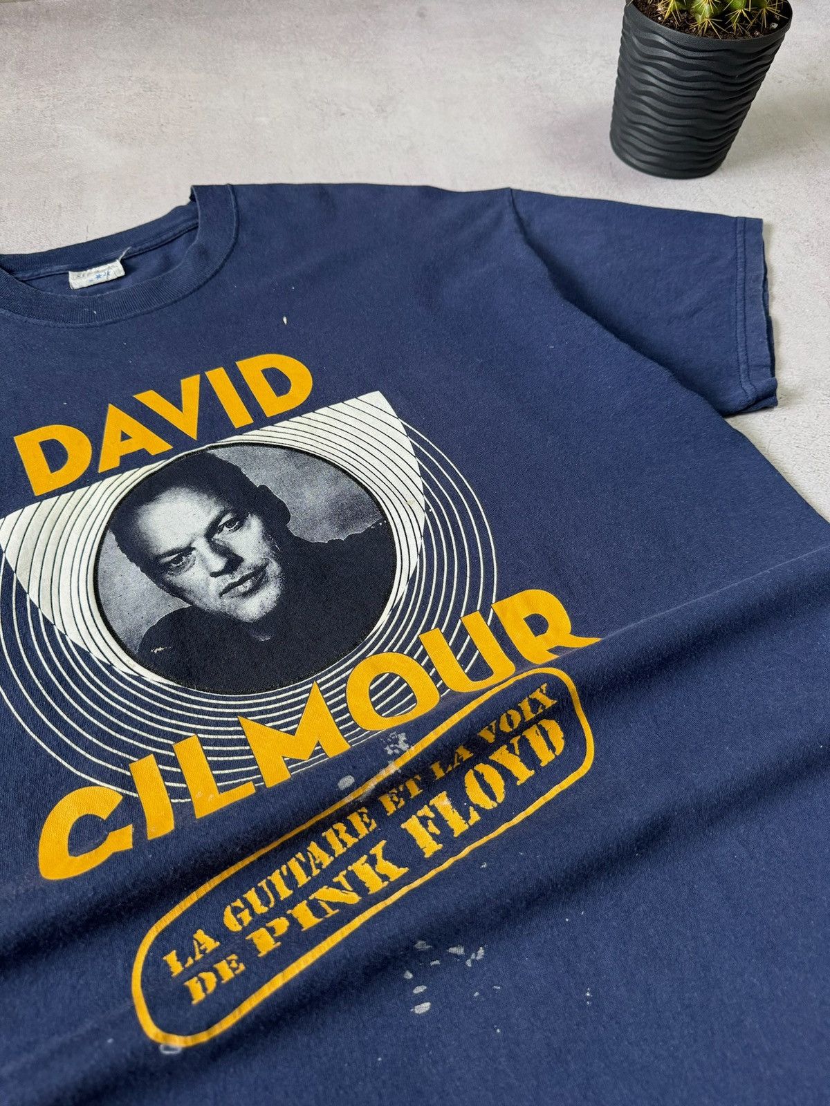 Vintage Vintage 90s David Gilmour T Shirt Tee Pink Floyd Very Rare Size US XL / EU 56 / 4 - 9 Thumbnail