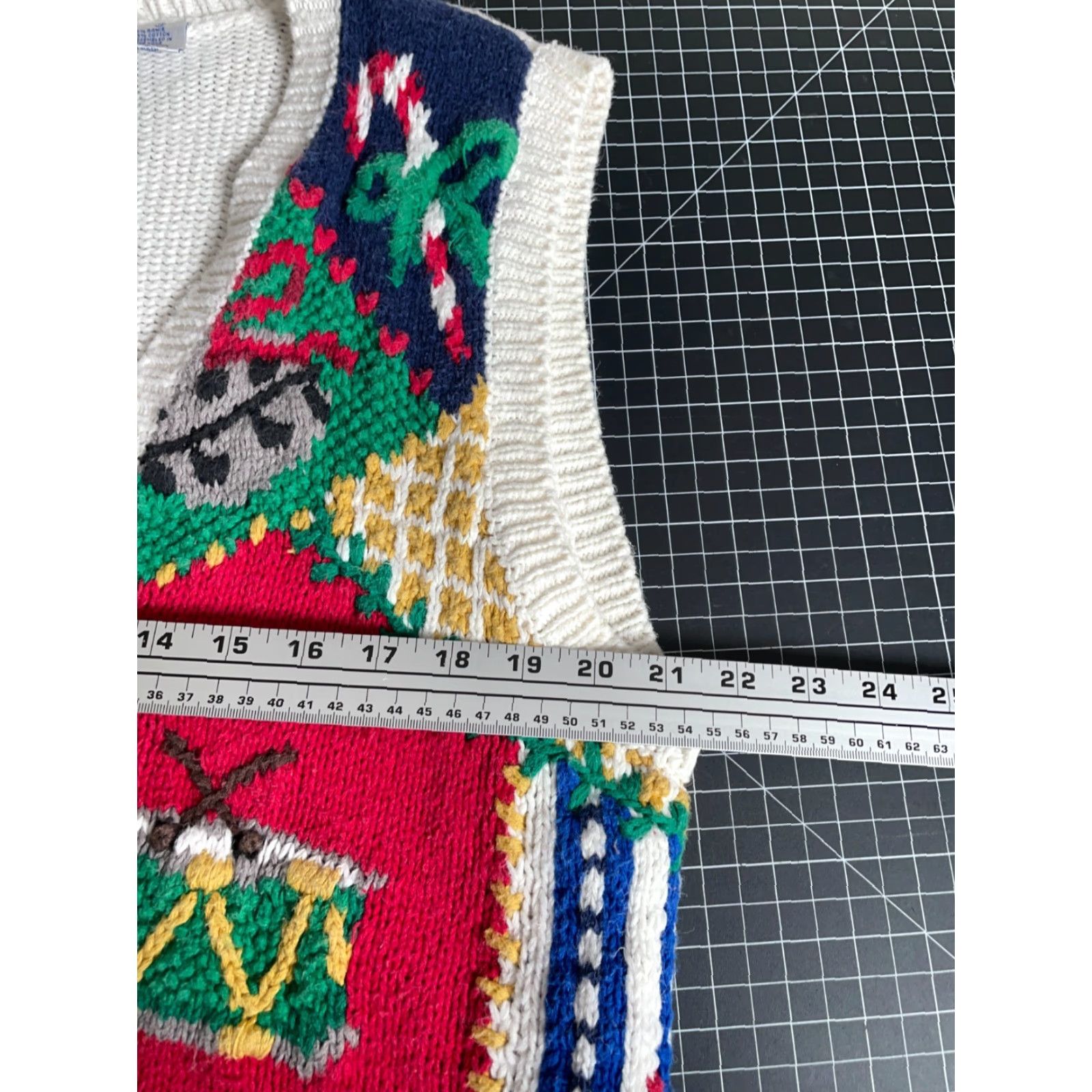 Vintage VINTAGE Ashley Sweater Vest Women 1X Ivory Christmas Motif Hand Knit Embroidered Poinsettia Nutcracker 90s Holiday Ugly Size XL / US 12-14 / IT 48-50 - 5 Thumbnail