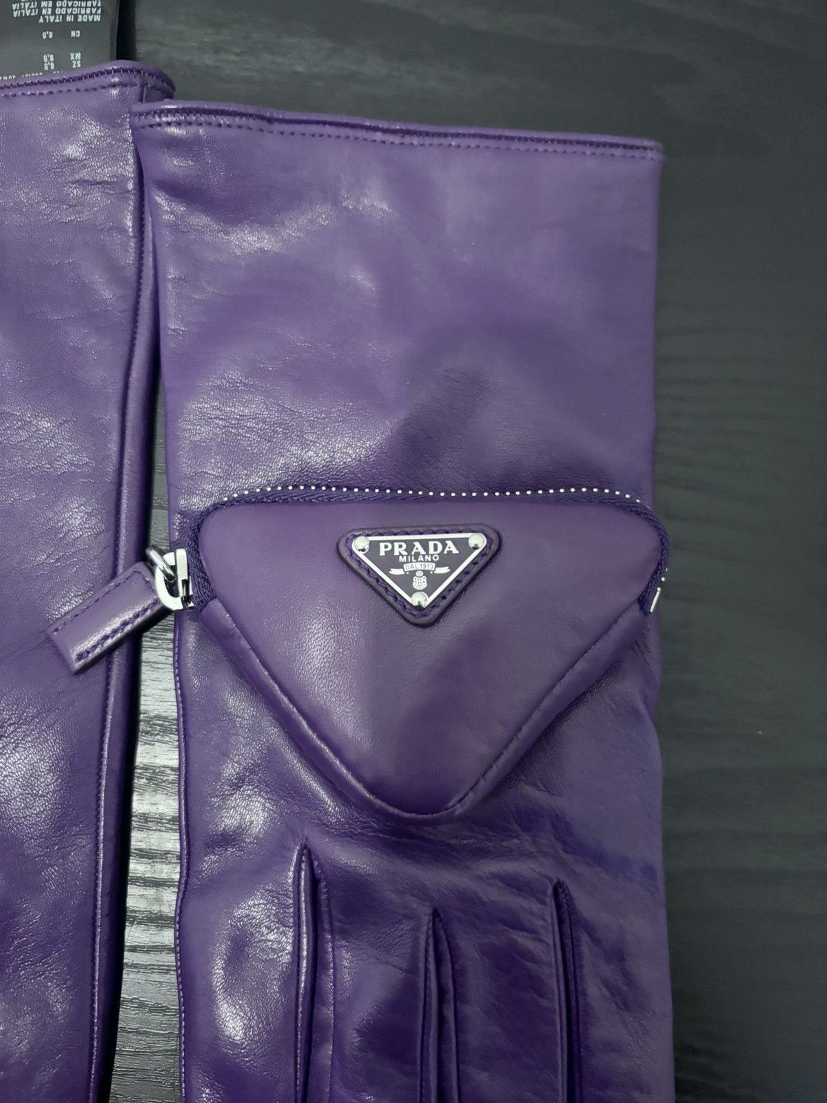 Prada Prada FW21 Runway Triangle Logo Pouch Leather Gloves Purple Size ONE SIZE - 4 Thumbnail