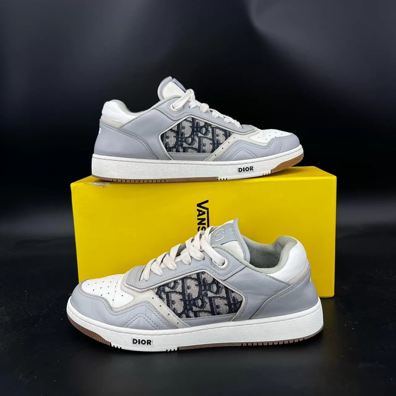 Dior Dior B27 Gray & White Size 40 Boxed Good Condition Size US 7 / EU 40 - 5 Thumbnail