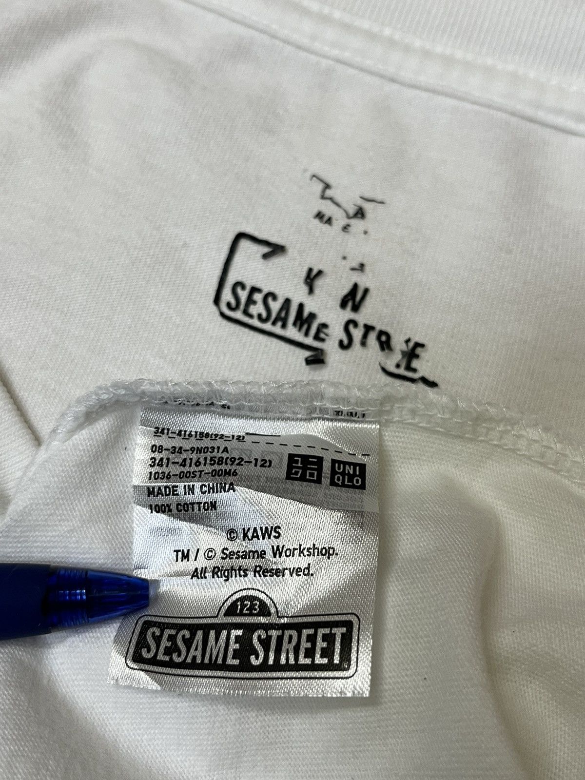 Kaws × Uniqlo GRAIL🔥UNIQLO x KAWS x SESAME STREET COLLABORATION T SHIRT Size US XL / EU 56 / 4 - 8 Thumbnail