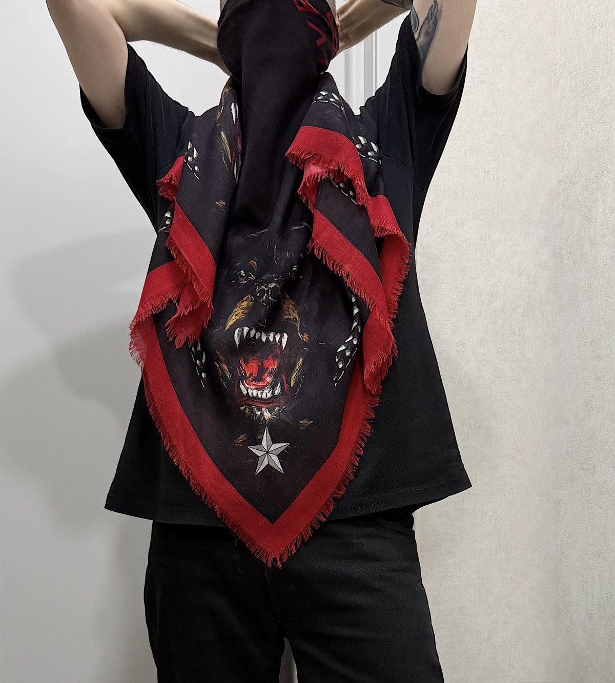 Givenchy GIVENCHY Rottweiler Stars & Chain Cashmere Scarf wool Kanye Size ONE SIZE - 4 Thumbnail