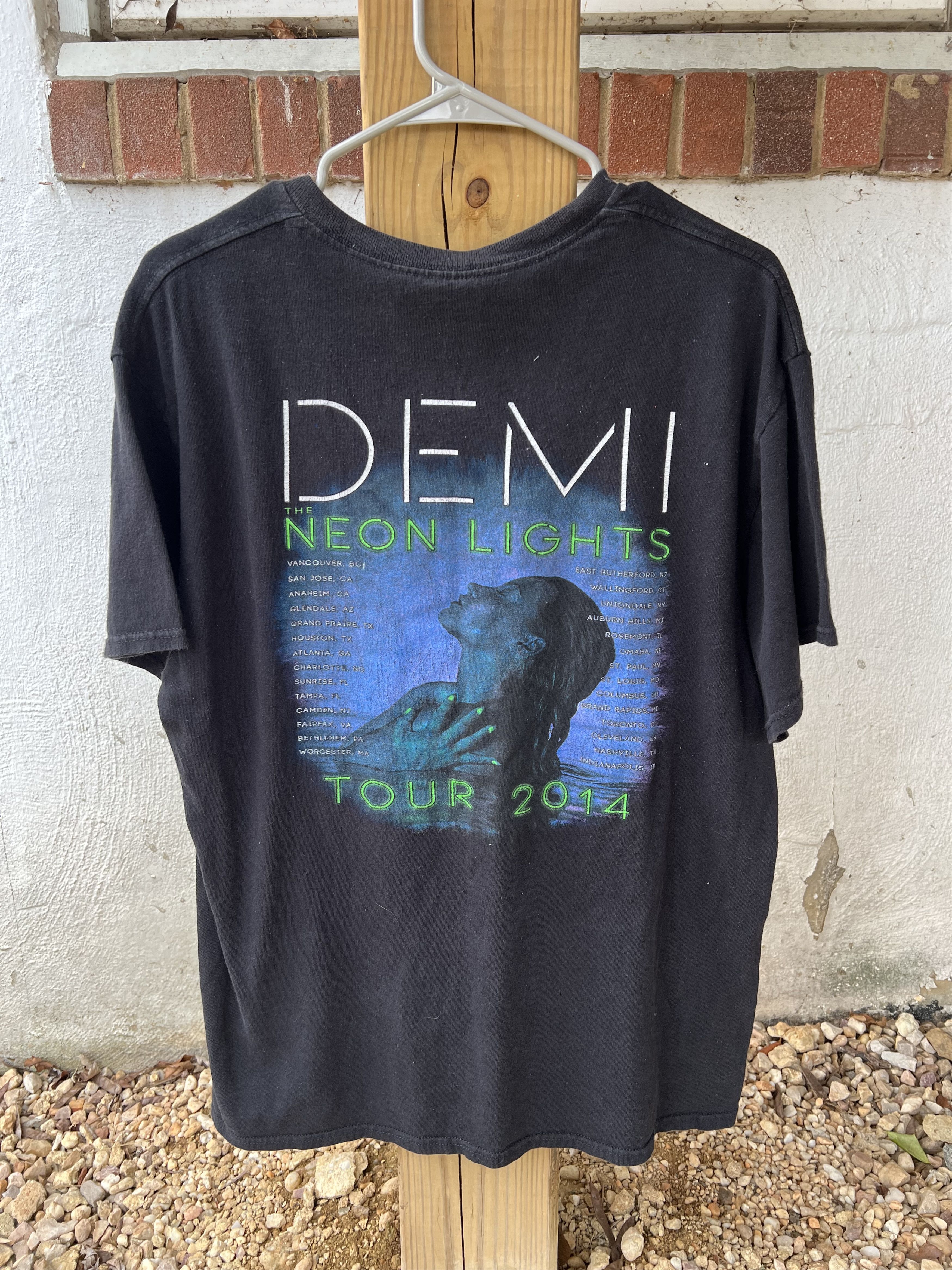 Band Tees 2014 Neon Lights Demi Lovato Tour T-Shirt Size US L / EU 52-54 / 3 - 2 Thumbnail