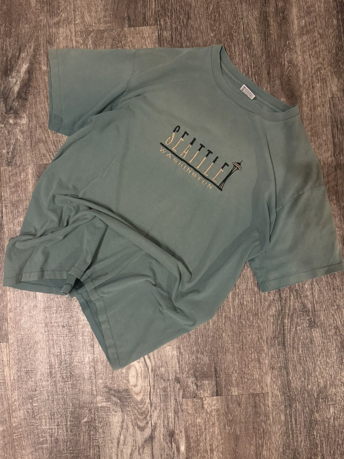 Anvil Vintage 90s Khaki Green Embroidered Seattle Washington Tee Size US L / EU 52-54 / 3 - 1 Thumbnail