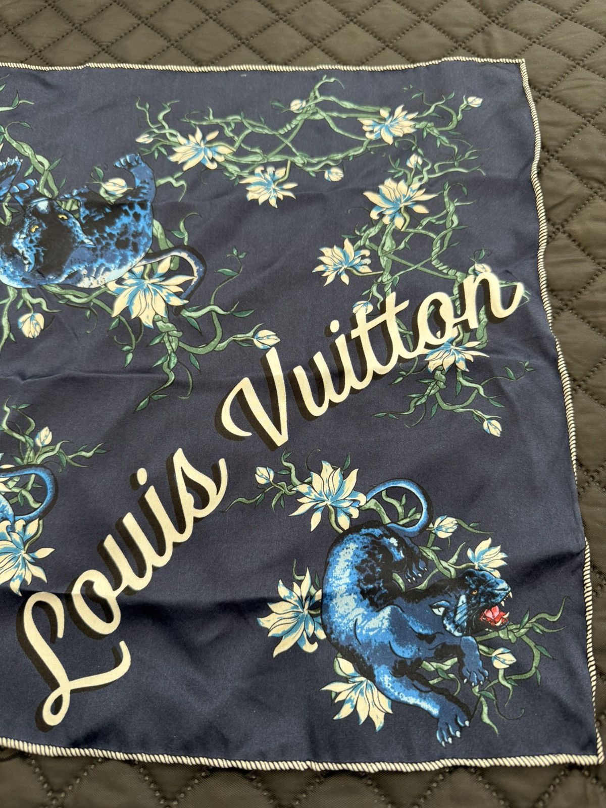 Louis Vuitton SS16 Silk Floral/Panther Scarf Size ONE SIZE - 2 Thumbnail