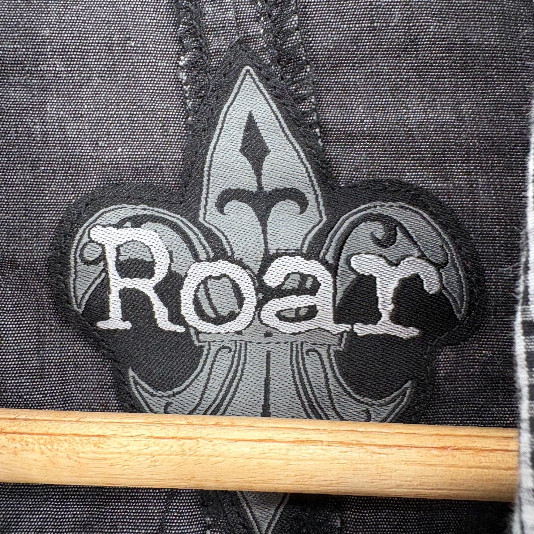 Roar Roar Shirt Mens Large Gray Chambray Long Sleeve Button-Up Applique Grunge Y2K Size US L / EU 52-54 / 3 - 5 Thumbnail