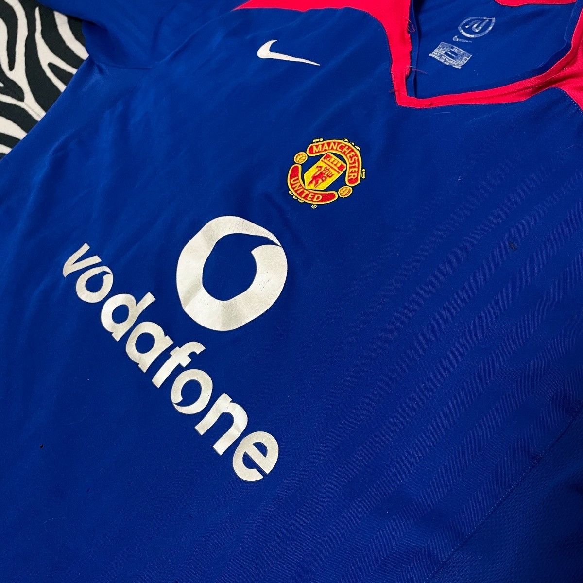 Nike × Vintage Vintage Blue Jersey Manchester United 2005/2006 Nike Size US XL / EU 56 / 4 - 4 Thumbnail