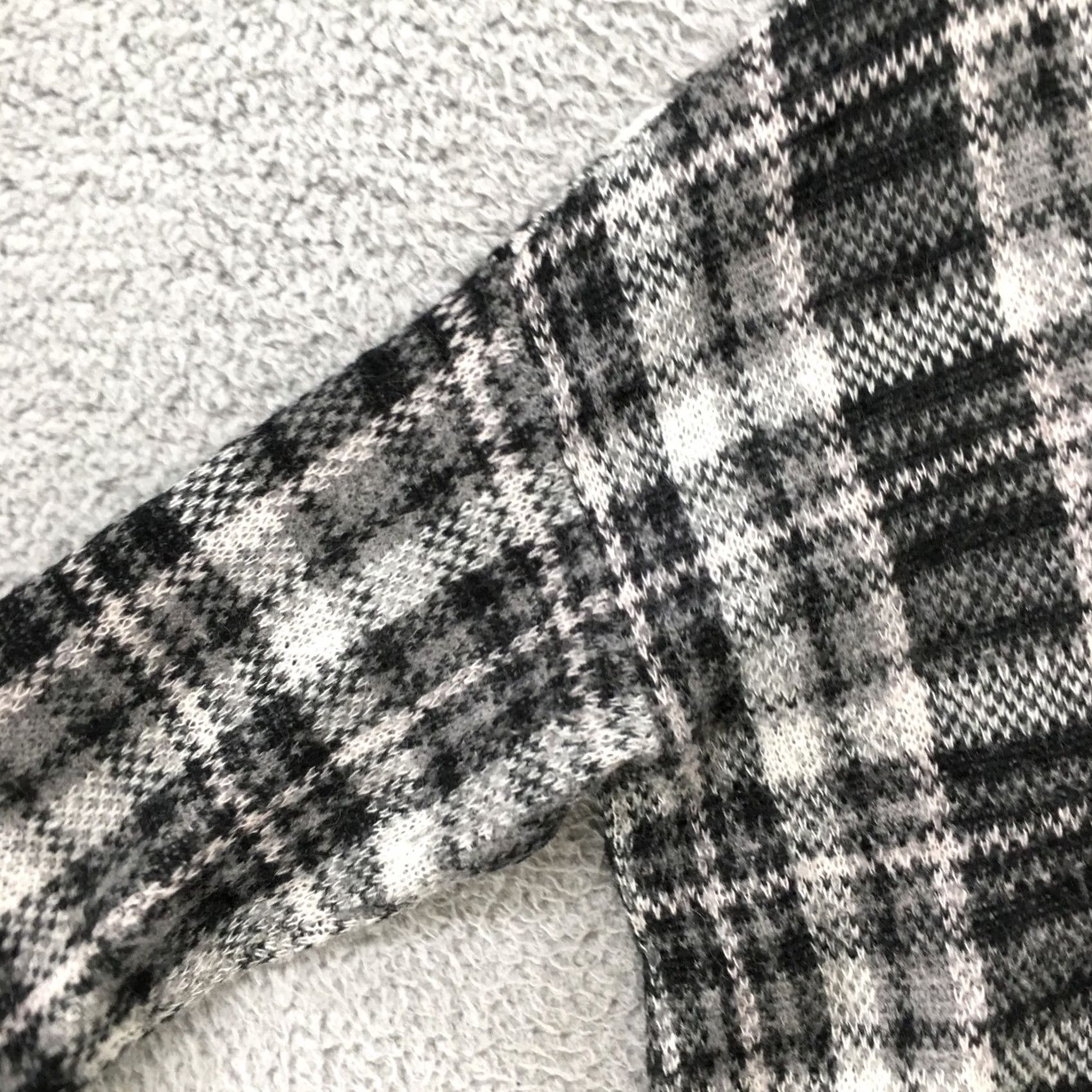 Banana Republic Banana Republic Knitted Sweater Womens L Gray Plaid Pullover Long Sleeve V-Neck Adult Regular Size Size L / US 10 / IT 46 - 5 Thumbnail