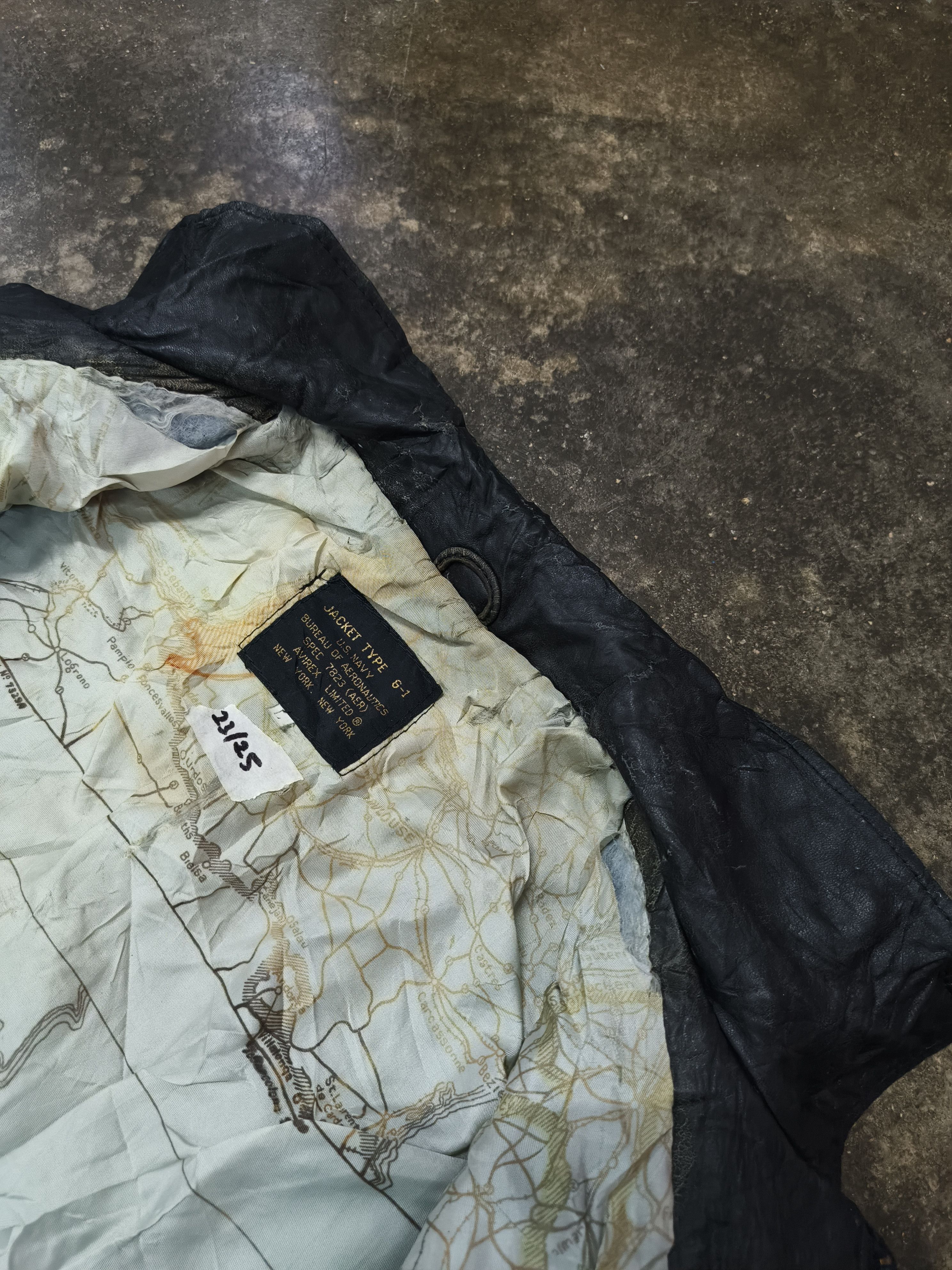 Avirex True Vtg DISTRESSED Avirex Map Lining Type G1 Us Navy Jacket Size US L / EU 52-54 / 3 - 9 Thumbnail