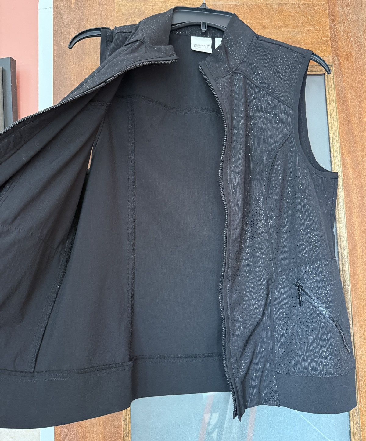 Chicos Zenergy by Chicos Black Sleeveless Zip Metallic Sheen Vest Size M / US 6-8 / IT 42-44 - 4 Thumbnail