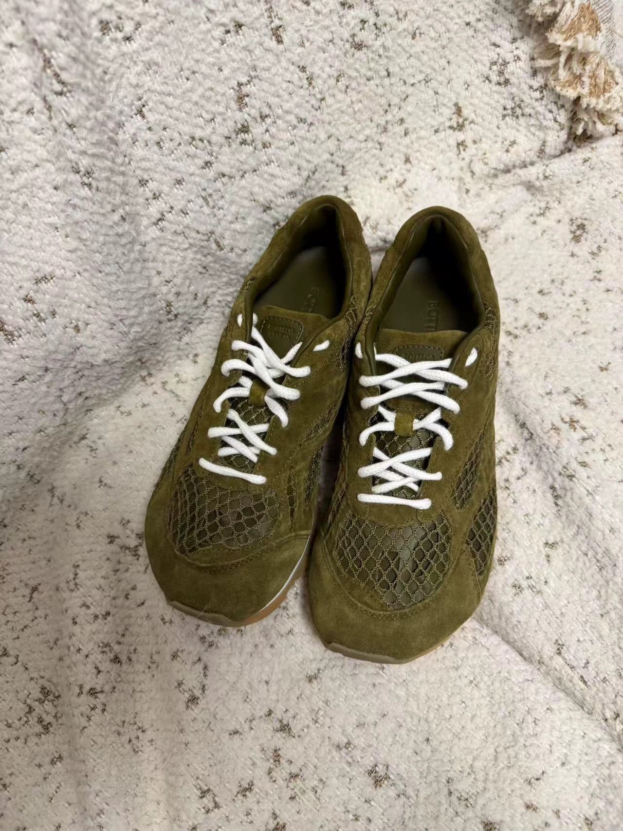 Bottega Veneta BOTTEGA VENETA Suede Sneaker New 39 Size US 8.5 / EU 41-42 - 1 Thumbnail