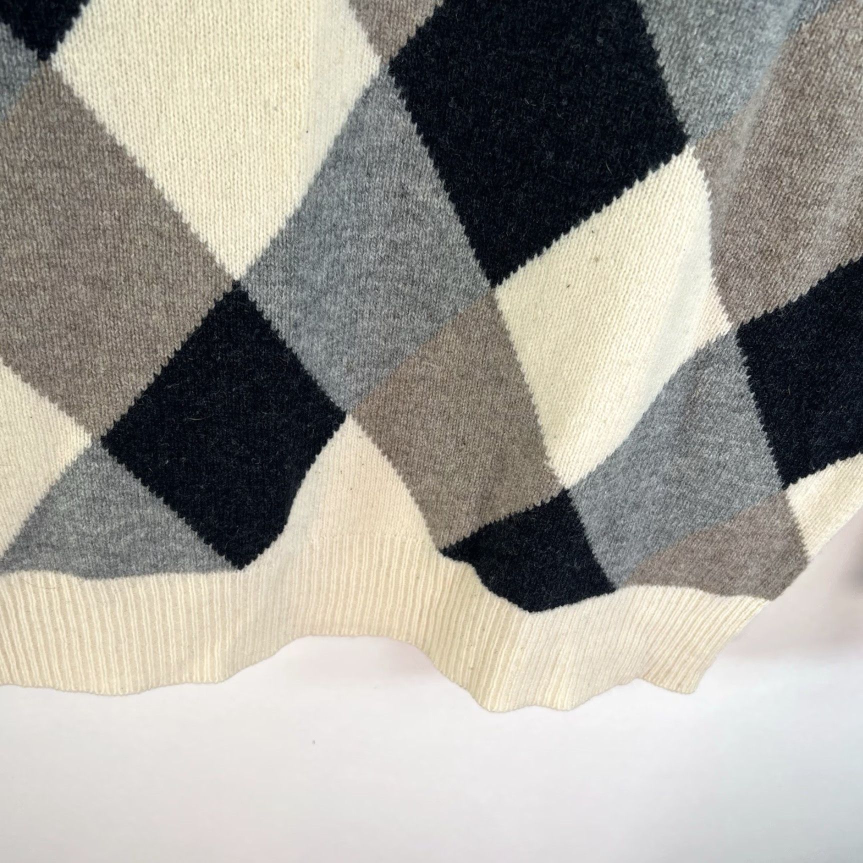 Vintage John Ashford Argyle Sweater Men’s Pullover Size L Ivory Wool V-Neck Long Sleeve Classic Casual Size US L / EU 52-54 / 3 - 4 Thumbnail