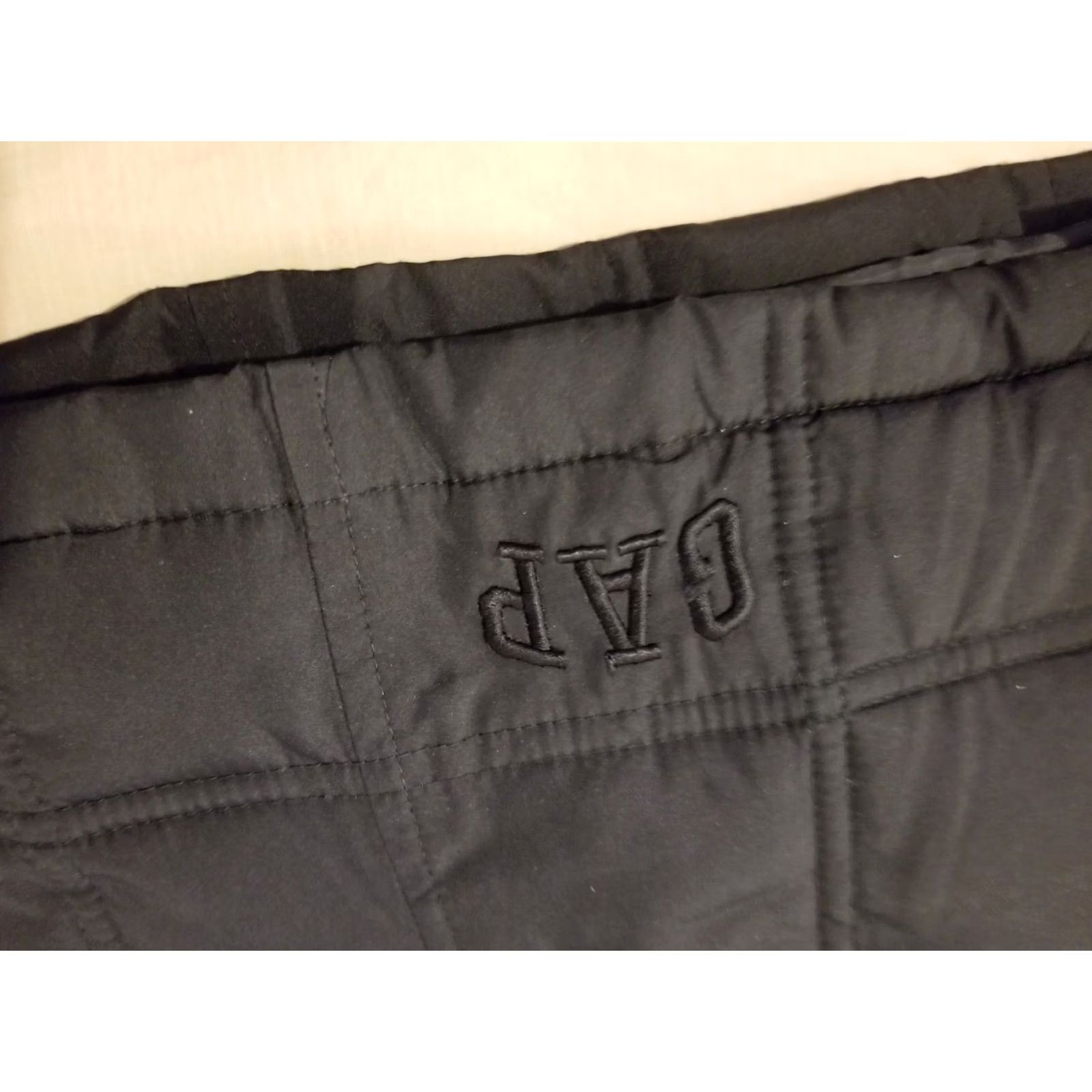 Gap Womens GAP Vest Large Black Down Puffer Full Zip Size L / US 10 / IT 46 - 2 Thumbnail