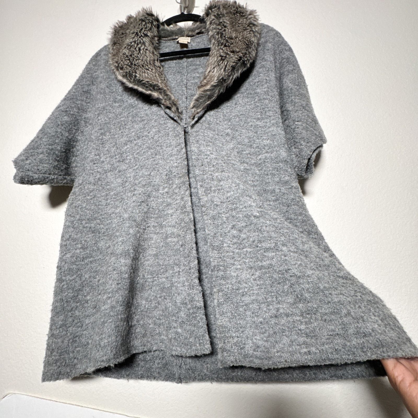 Chicos Chico’s Lillian Faux Fur Collar Cardigan Sweater Gray Wool Size M / US 6-8 / IT 42-44 - 1 Thumbnail