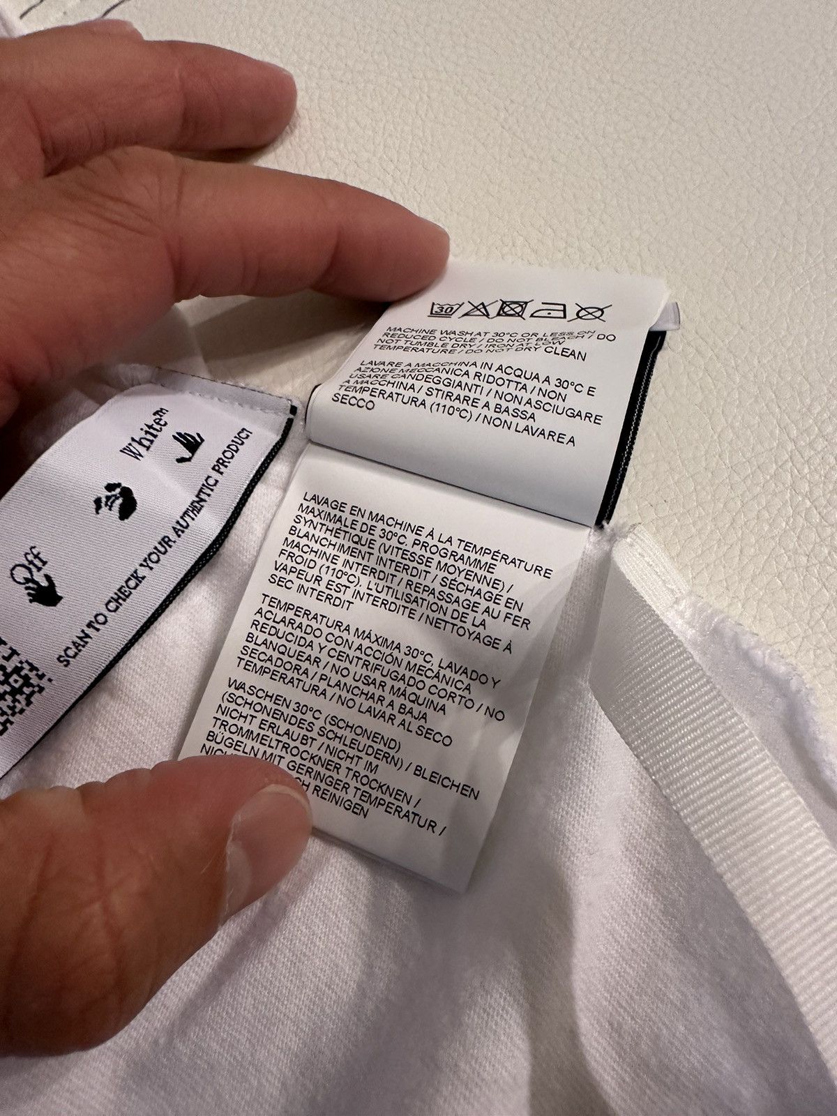 Off-White Off White Graffiti Logo Tee Size US L / EU 52-54 / 3 - 21 Thumbnail