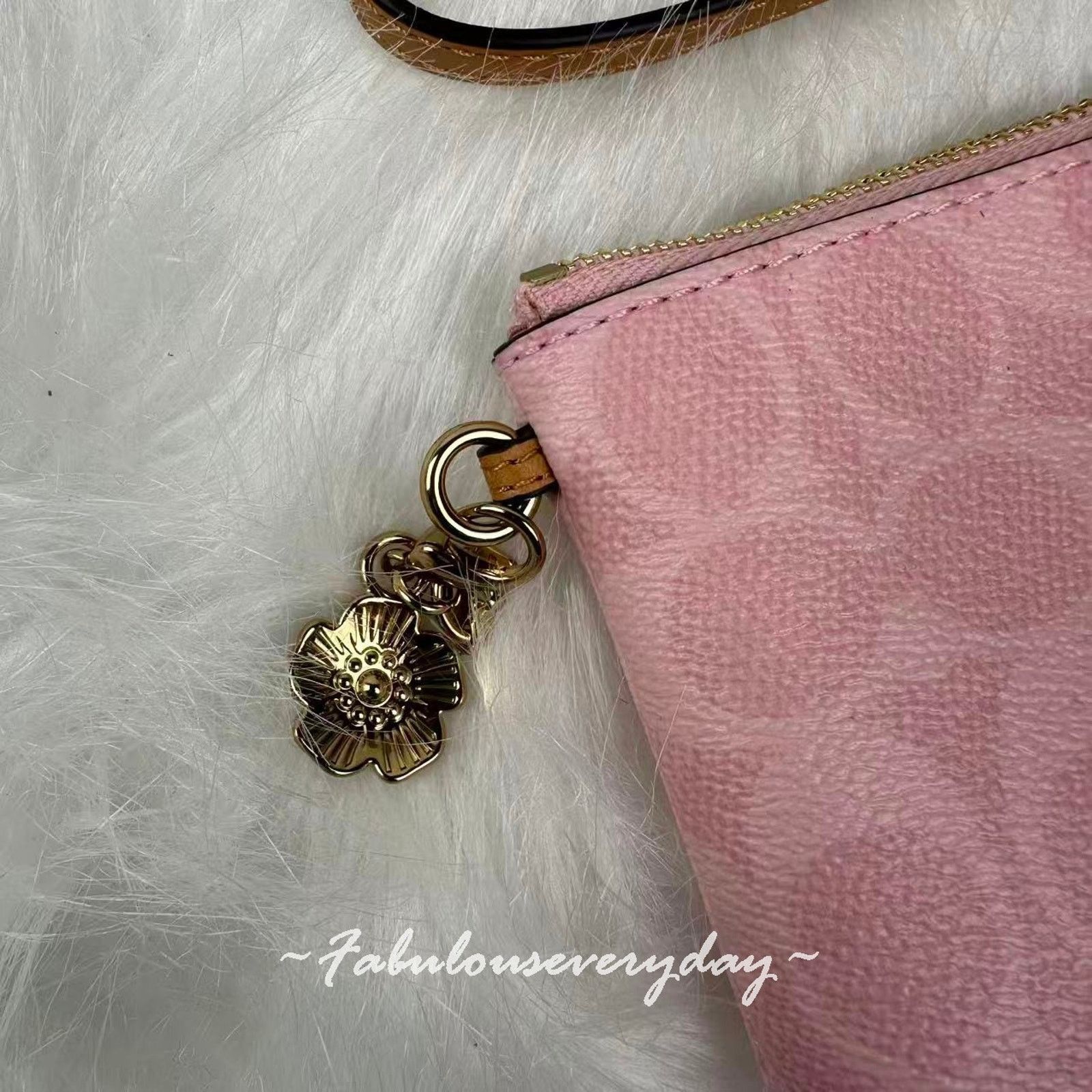Coach Coach Corner Zip Wristlet Sig Canvas Charms Powder Pink Size ONE SIZE - 4 Thumbnail