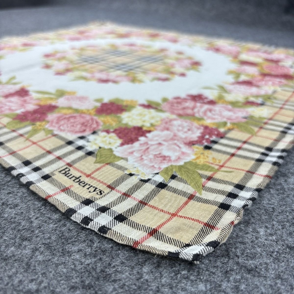 Burberry × Vintage Handkerchief # E034 # Bandana # Neckerchief Size ONE SIZE - 5 Thumbnail