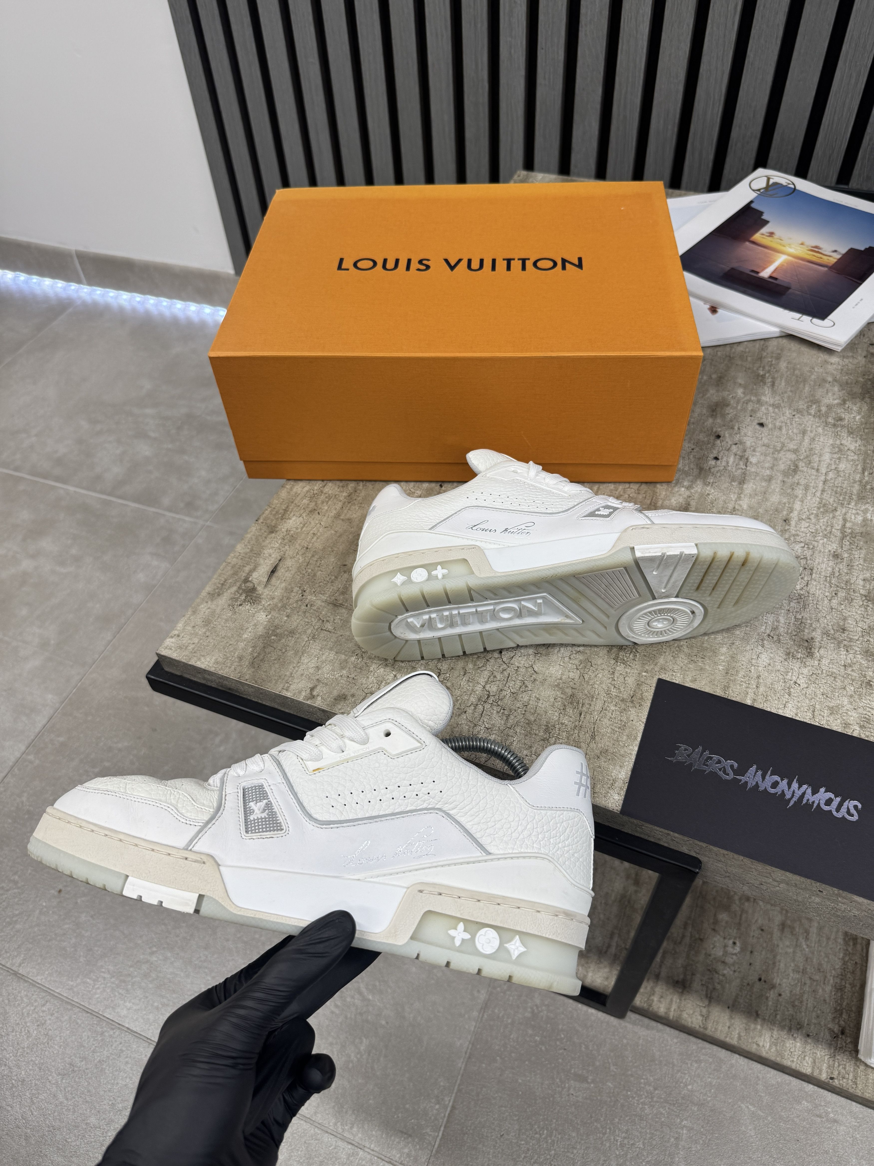 Louis Vuitton Louis Vuitton 1A8WAX Monogram Trainers White Grey RRP £950 Size US 8.5 / EU 41-42 - 2 Thumbnail