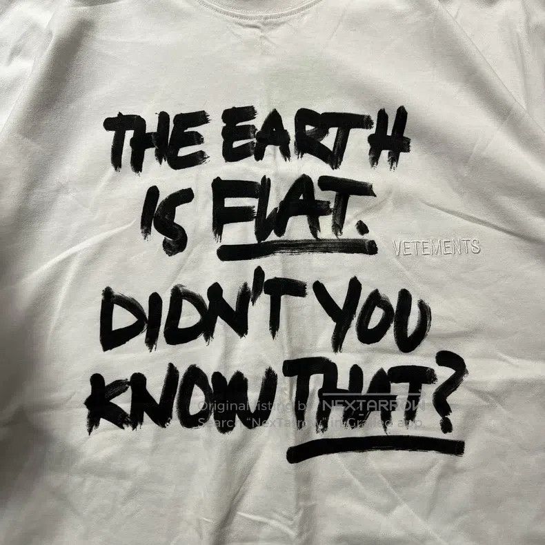Vetements Vetements Flat Earth conspiracy graffiti print short sleev Size US S / EU 44-46 / 1 - 3 Thumbnail