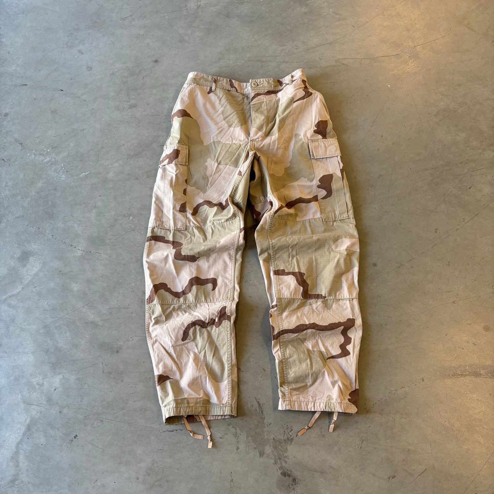 Vintage Vintage military camo cargo pants Size US 32 / EU 48 - 1 Thumbnail