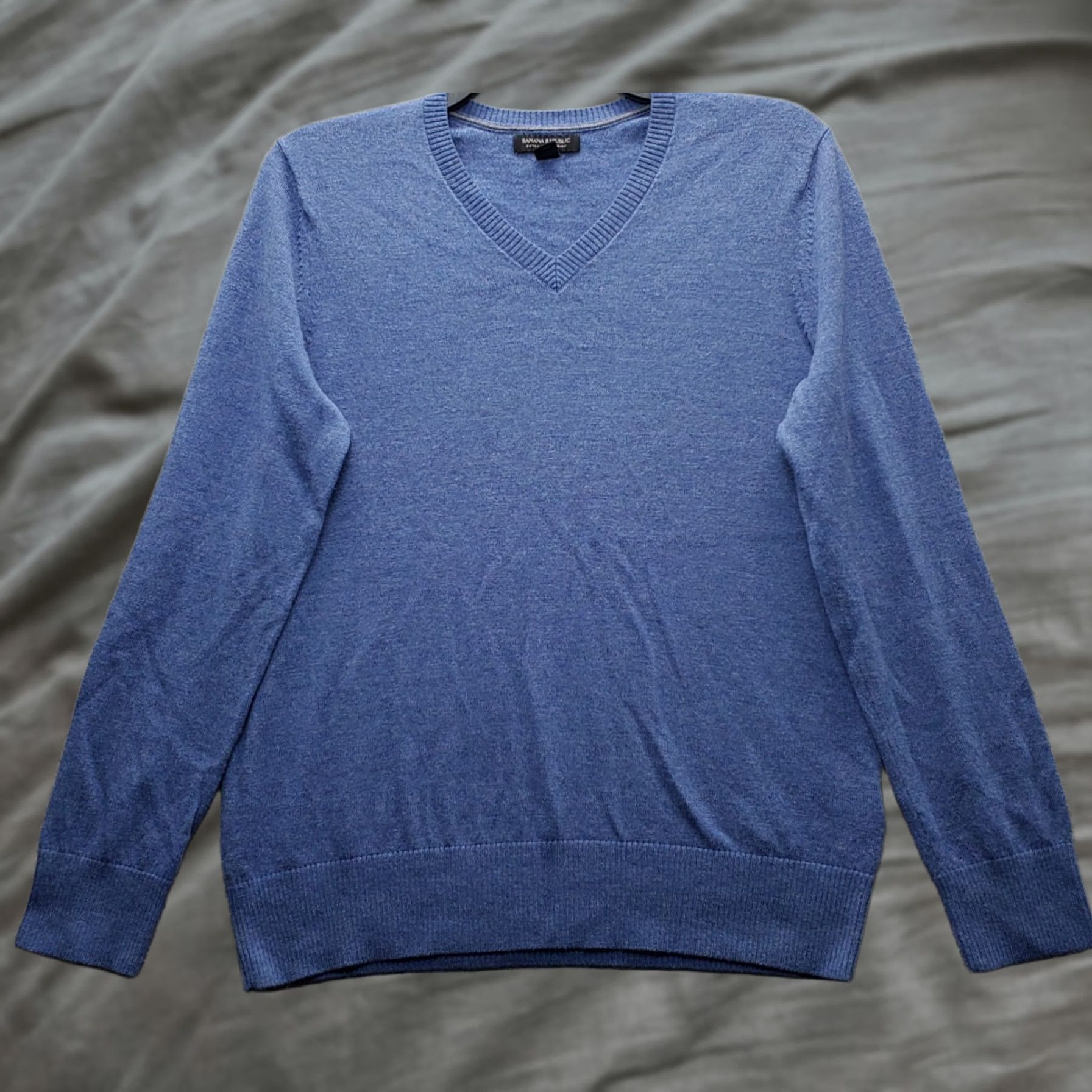 Banana Republic Banana Republic Sweater Mens Large Blue Extra Fine Merino Long Sleeve V-Neck Size US L / EU 52-54 / 3 - 1 Thumbnail