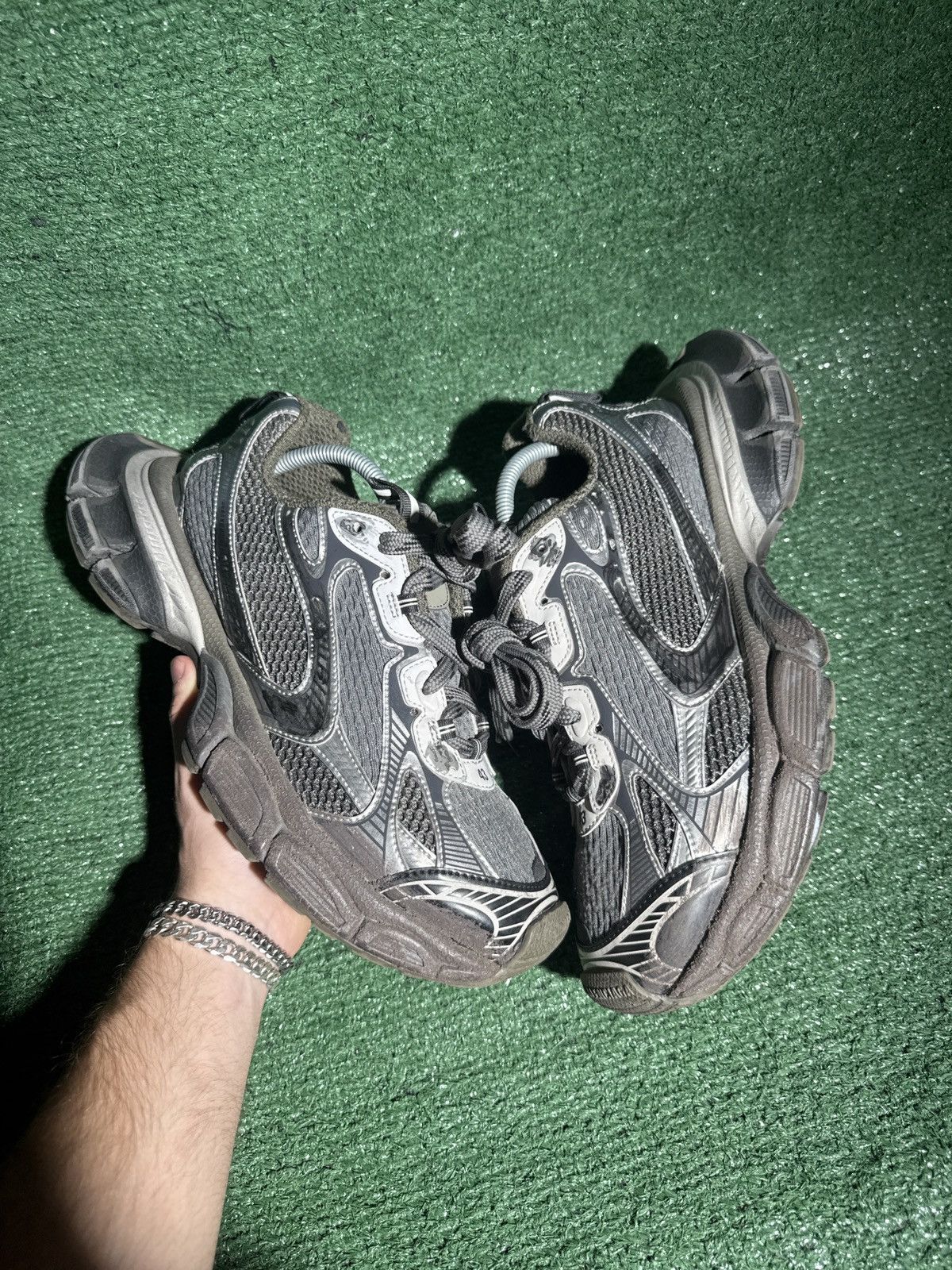 靴 BALENCIAGA 3XL WORN OUT 43 Balenciaga 3XL Sneakers worn-out in dark grey | RADPRESENT