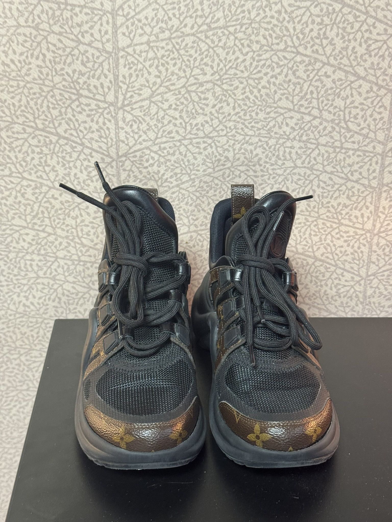Louis Vuitton LV ARCHLIGHT SNEAKER 1A43LD EU 36 / USA 6 Size US 6 / IT 36 - 2 Thumbnail