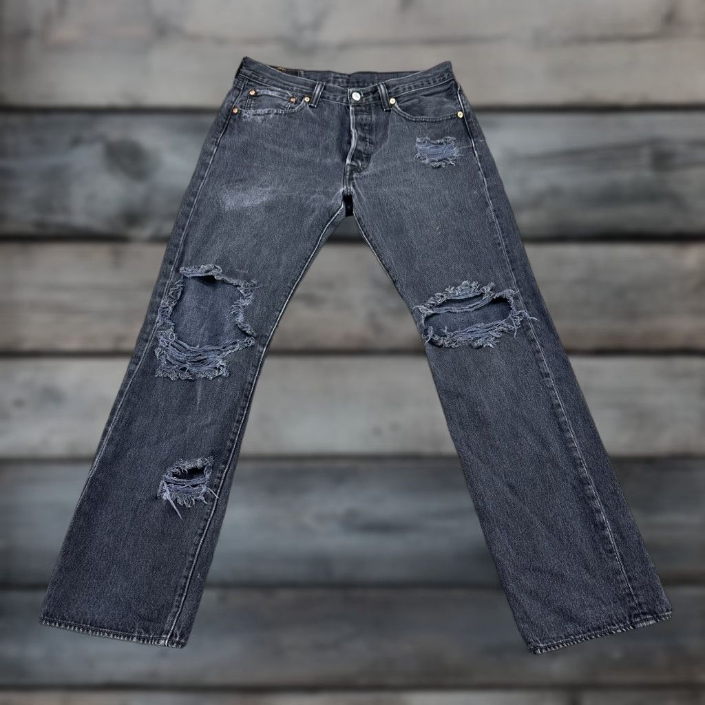 Levi's VINTAGE Levi's 501 Jeans Men 32x32 Black Distressed Straight Regular Denim 5-Pocket USA 80s 90s Hip Hop Cowboy Mens Size US 32 / EU 48 - 1 Thumbnail
