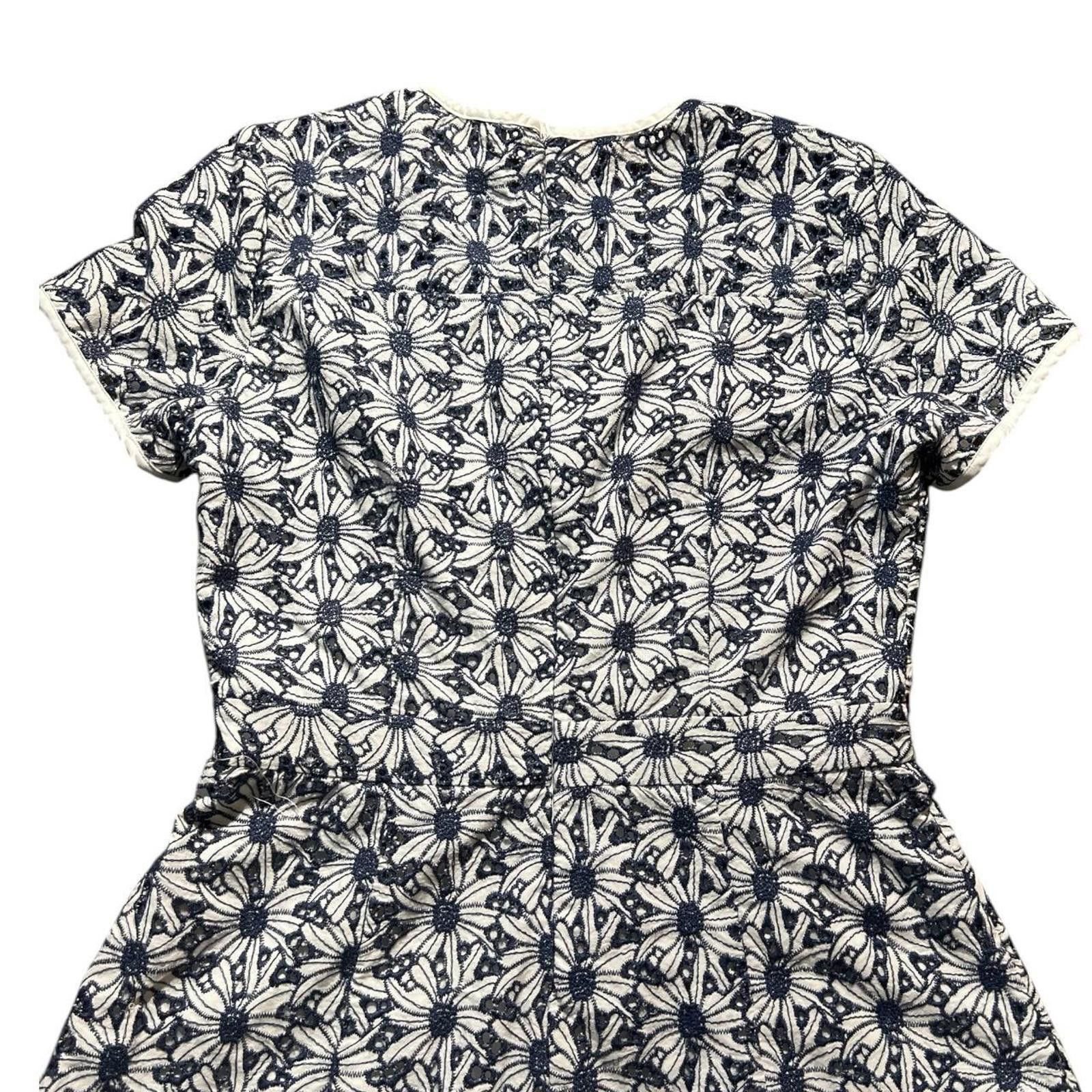 Michael Kors Michael Kors Blue White SS Daisy Embroidered Eyelet Dress Size M / US 6-8 / IT 42-44 - 3 Thumbnail