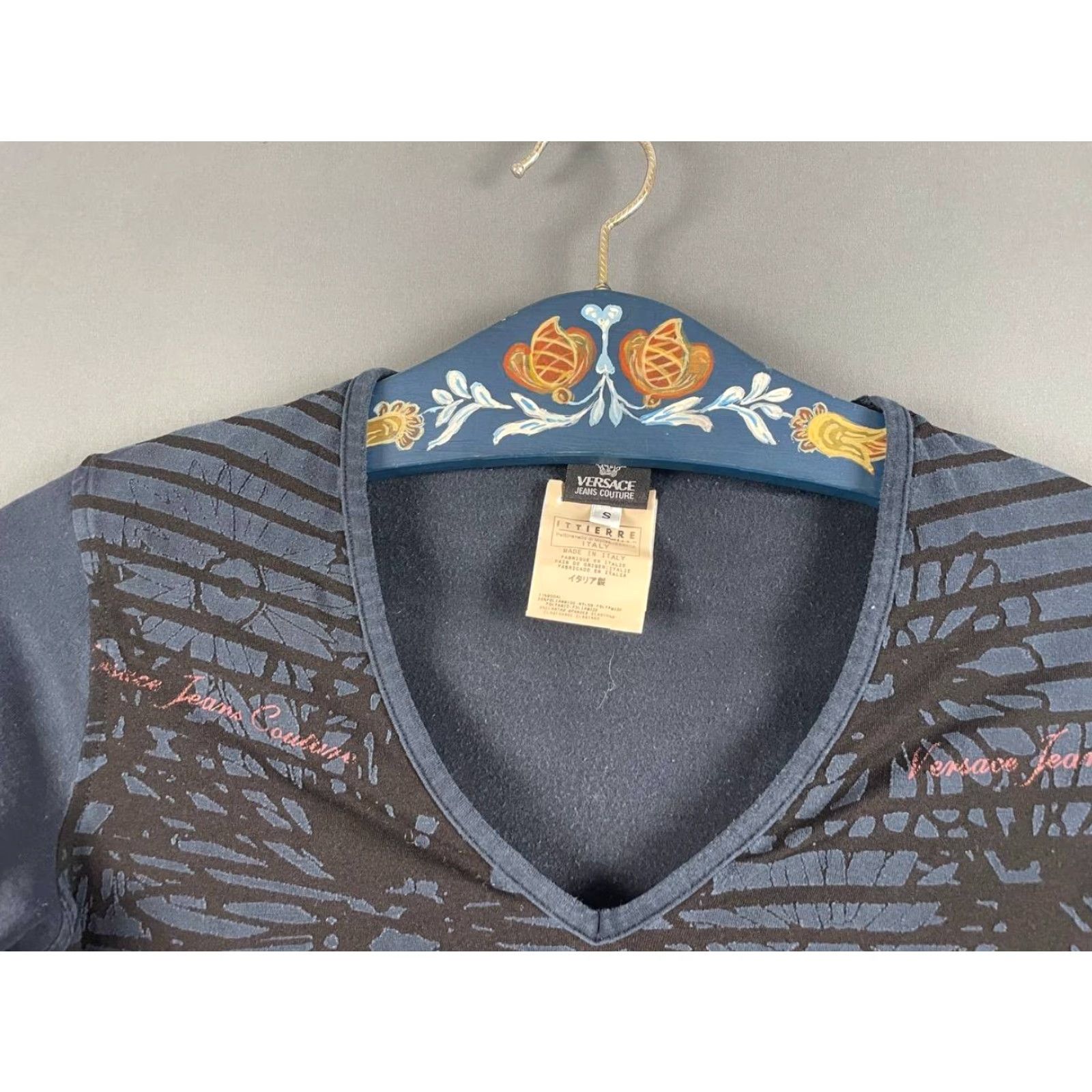 Versace Jeans Couture Versace Jeans Couture Womens T-Shirt S Black Floral V-Neck Long Sleeve Top Size S / US 4 / IT 40 - 3 Thumbnail