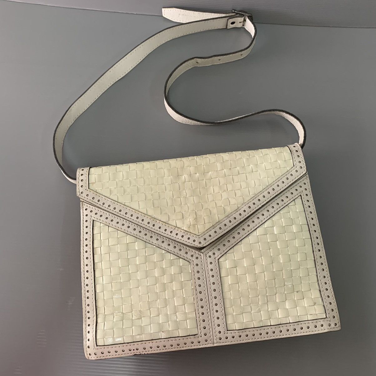 Yves Saint Laurent Yves Saint Laurent Leather Shoulder Bag Size ONE SIZE - 12 Thumbnail