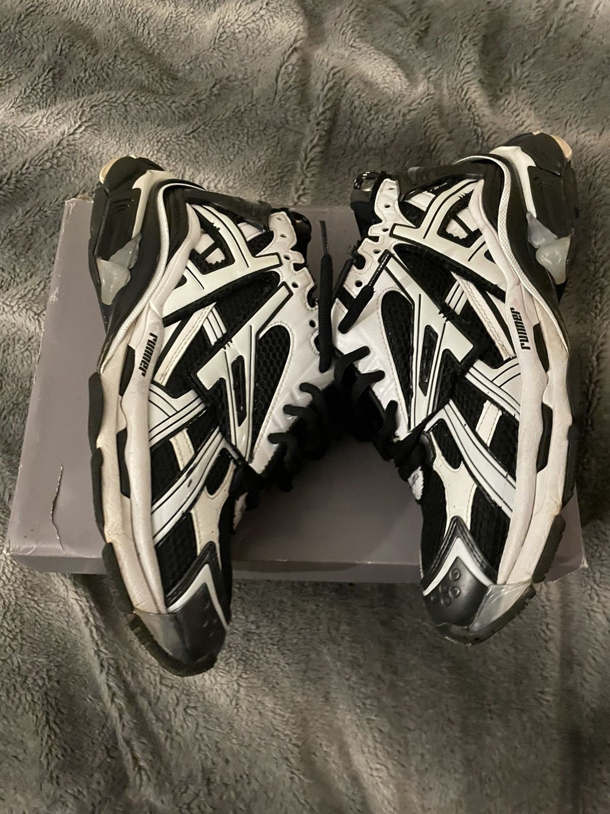 Other Runner black and white Size US 9.5 / EU 42-43 - 4 Thumbnail